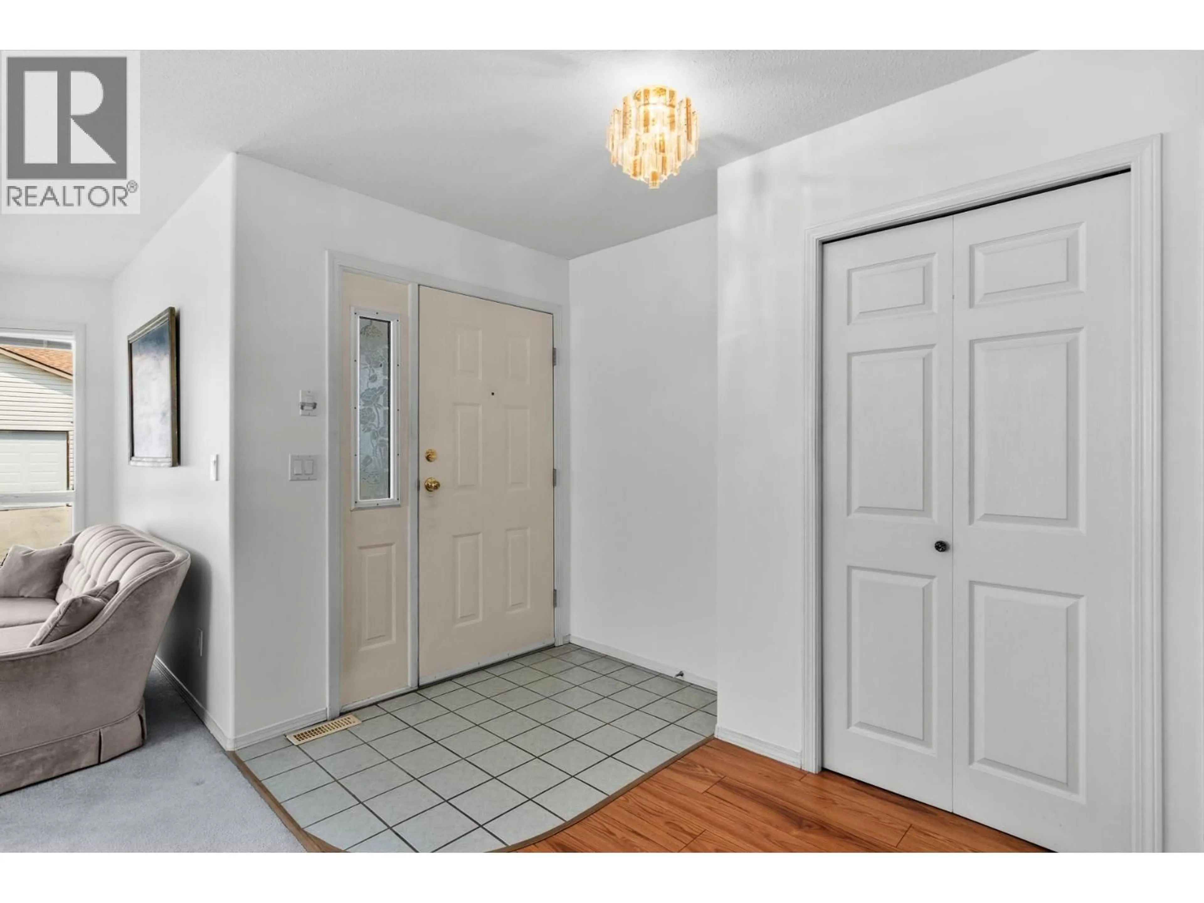 Indoor entryway for 27 - 555 GLENMEADOWS ROAD, Kelowna British Columbia V1V1V5