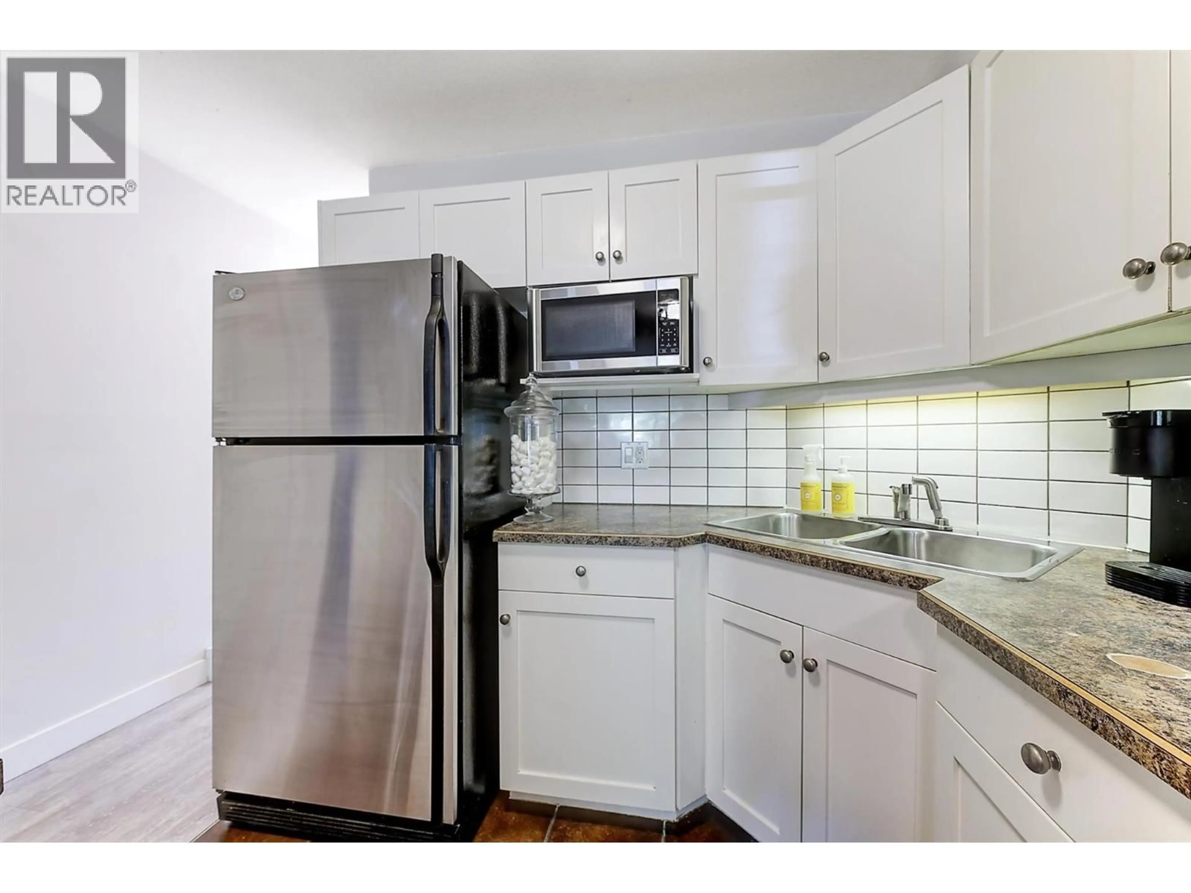 Standard kitchen, unknown for 113 - 1390 DILWORTH CRESCENT, Kelowna British Columbia V1Y4M5