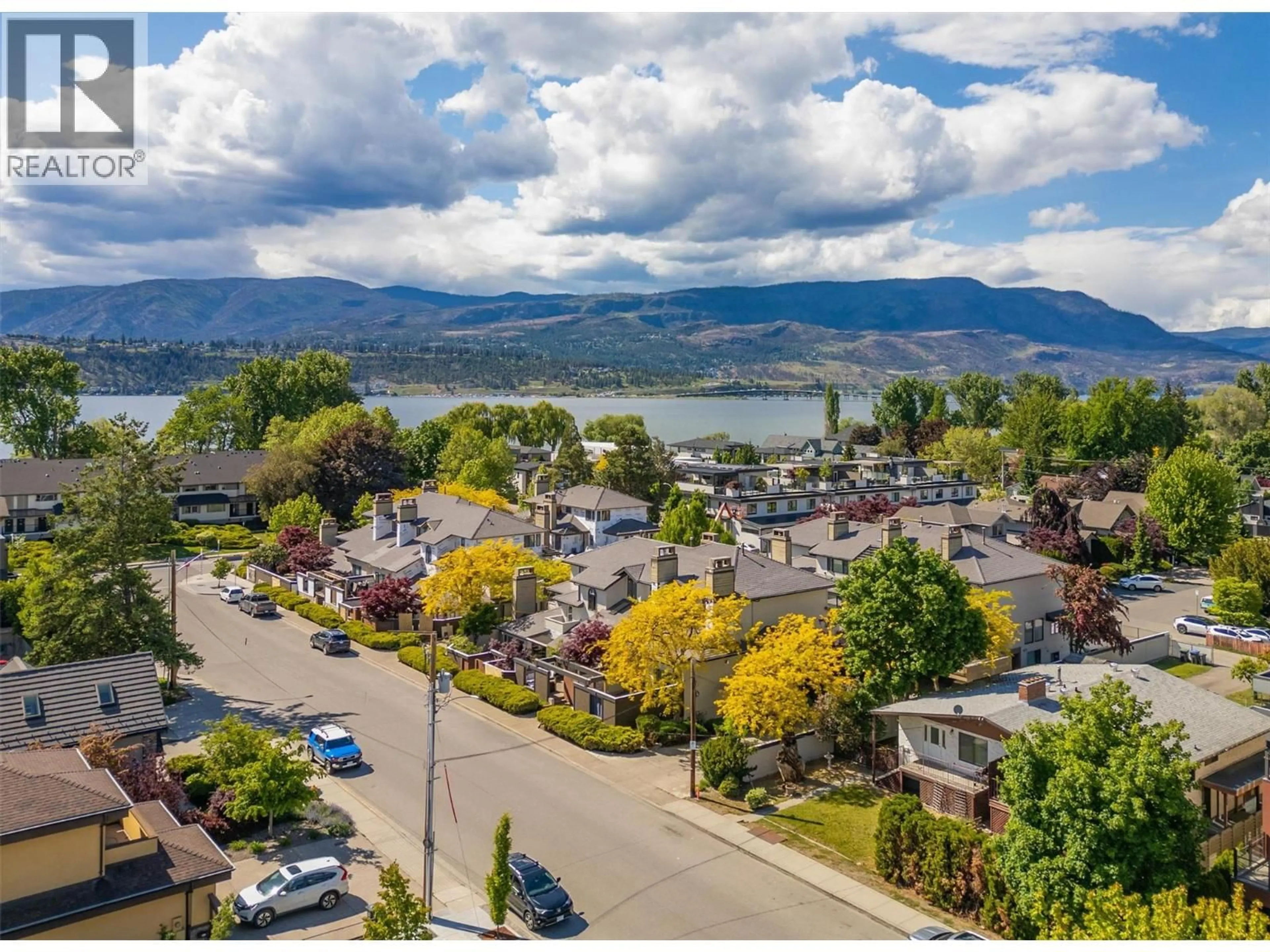 A pic from outside/outdoor area/front of a property/back of a property/a pic from drone, mountain view for 418 WEST AVENUE, Kelowna British Columbia V1Y4Z2