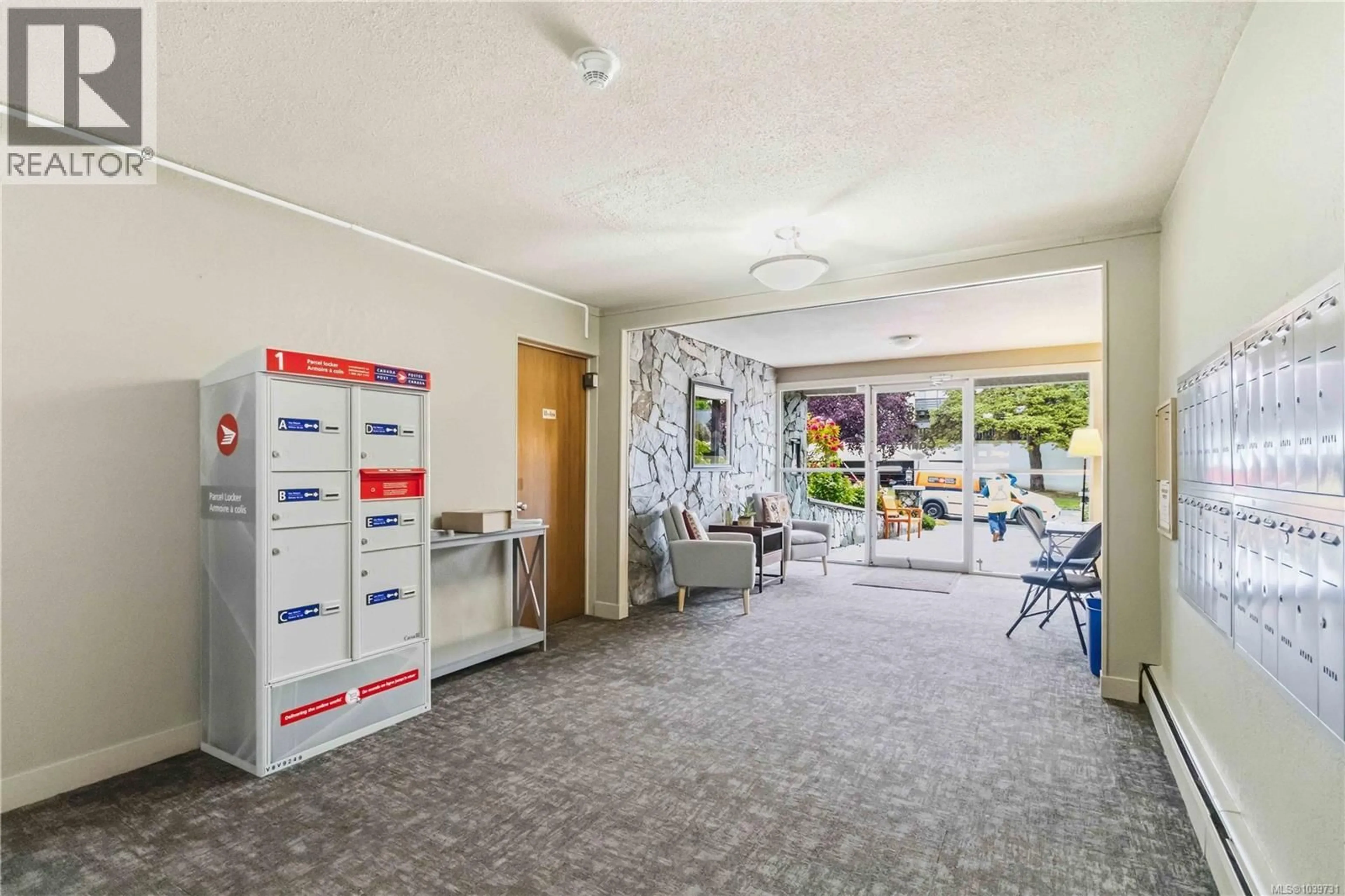 Indoor foyer for 307 - 118 CROFT STREET, Victoria British Columbia V8V2E6