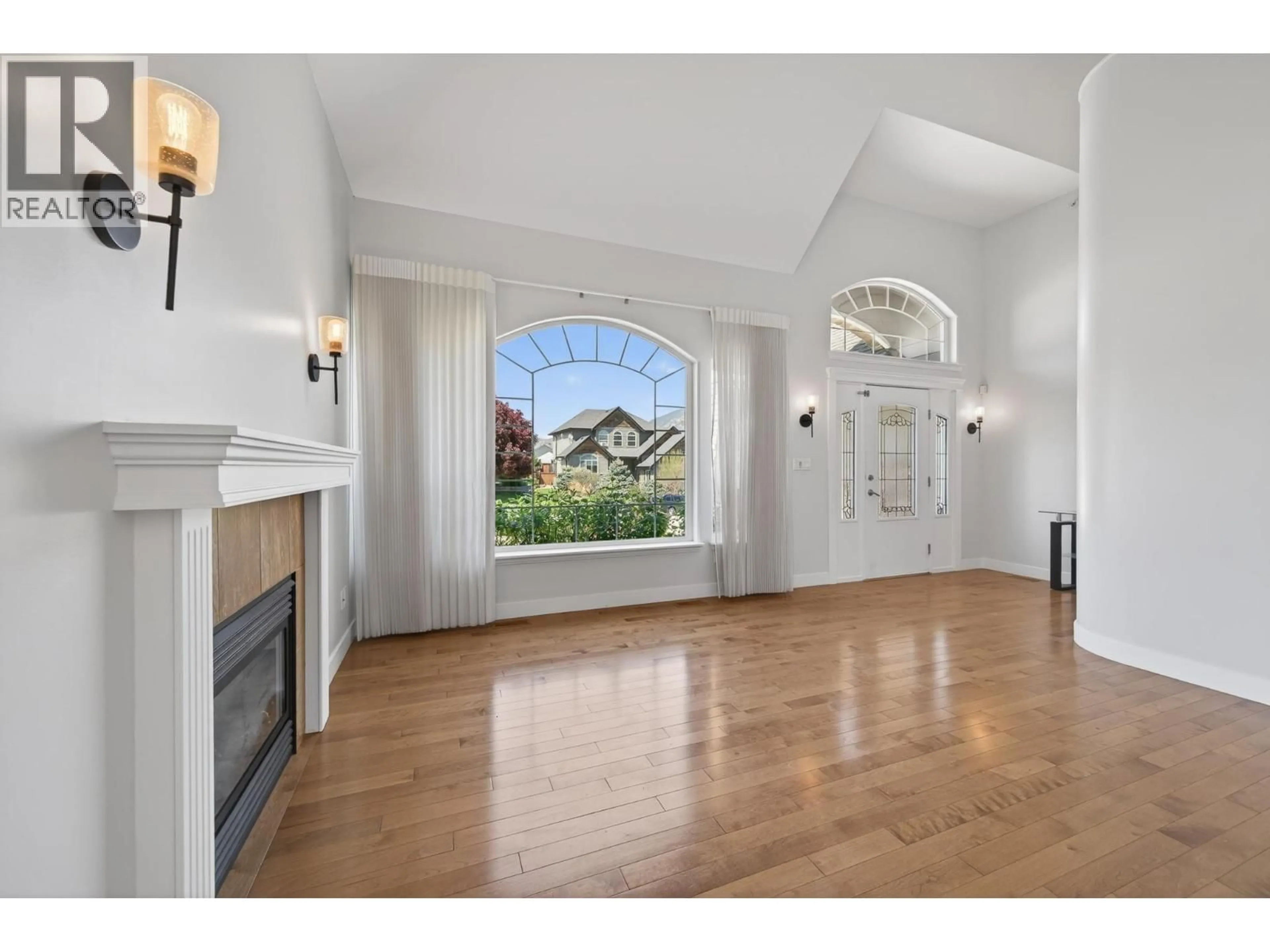 Indoor entryway for 8929 GRIZZLY CRESCENT, Kamloops British Columbia V2C6T9