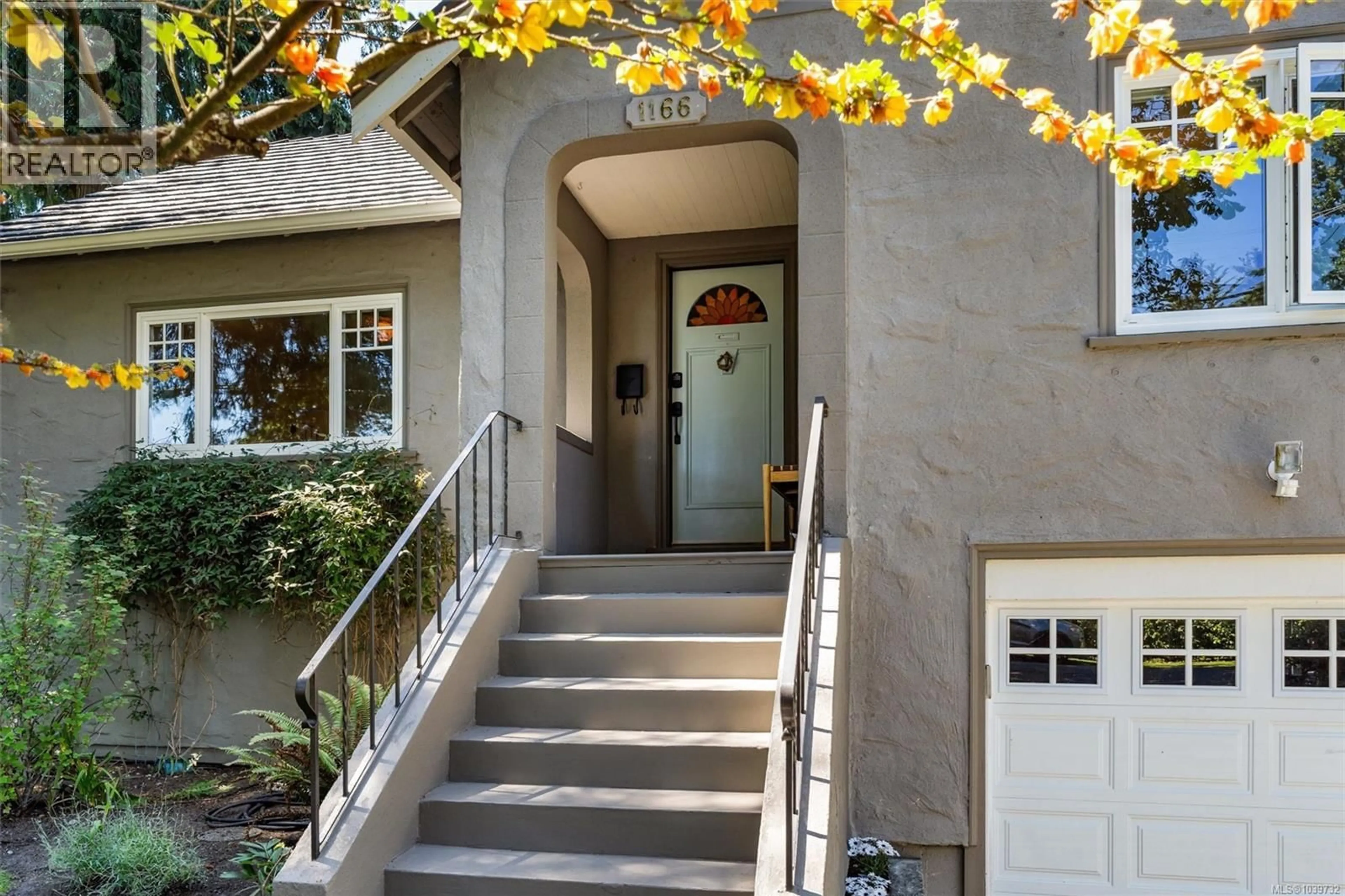 Indoor entryway for 1166 TRANSIT ROAD, Oak Bay British Columbia V8S5A3