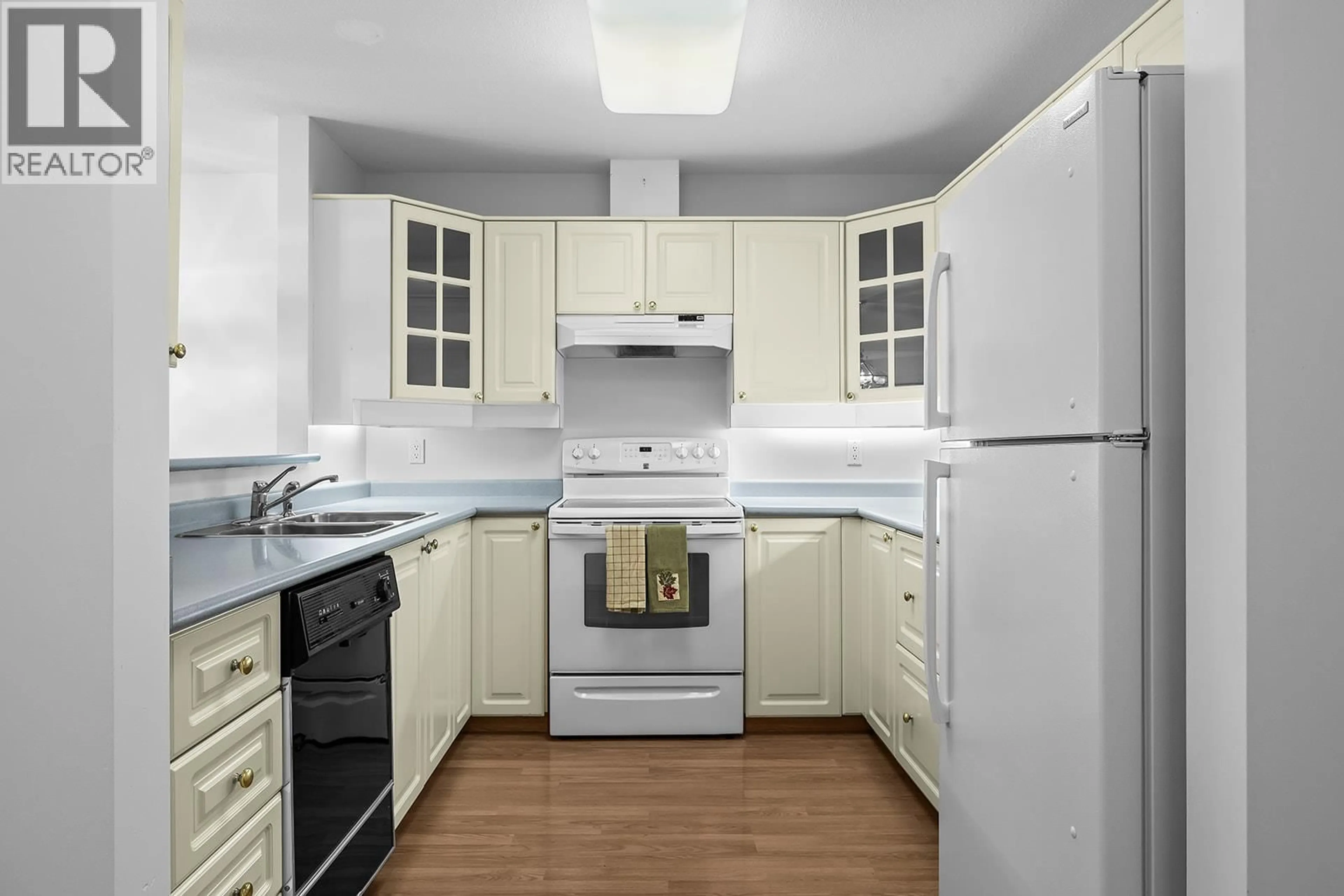 Standard kitchen, unknown for 212 - 3283 CASORSO ROAD, Kelowna British Columbia V1W3L6