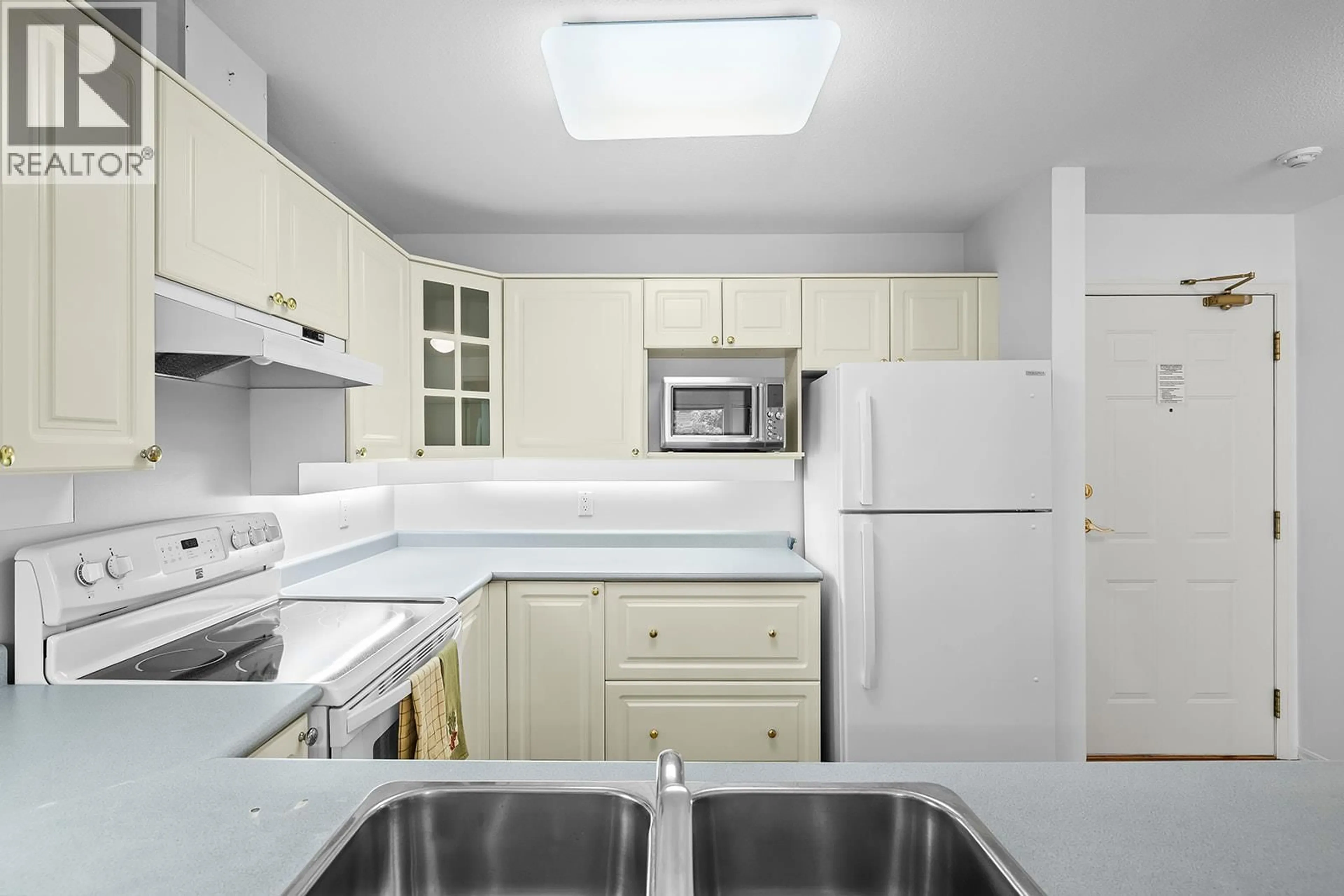 Standard kitchen, unknown for 212 - 3283 CASORSO ROAD, Kelowna British Columbia V1W3L6