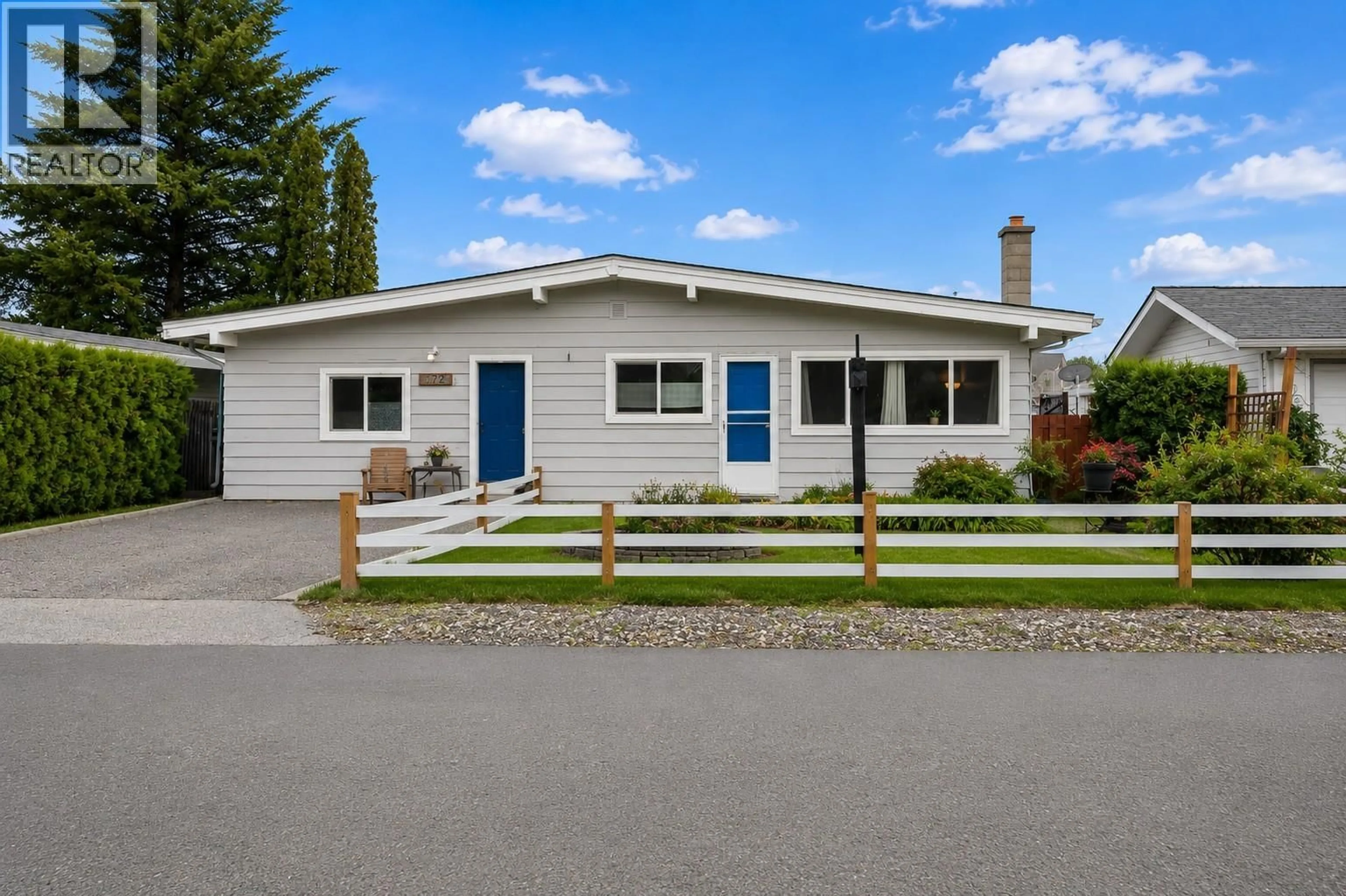 Home with vinyl exterior material, street for 172 MCGOWAN ROAD, Oliver British Columbia V0H1T2