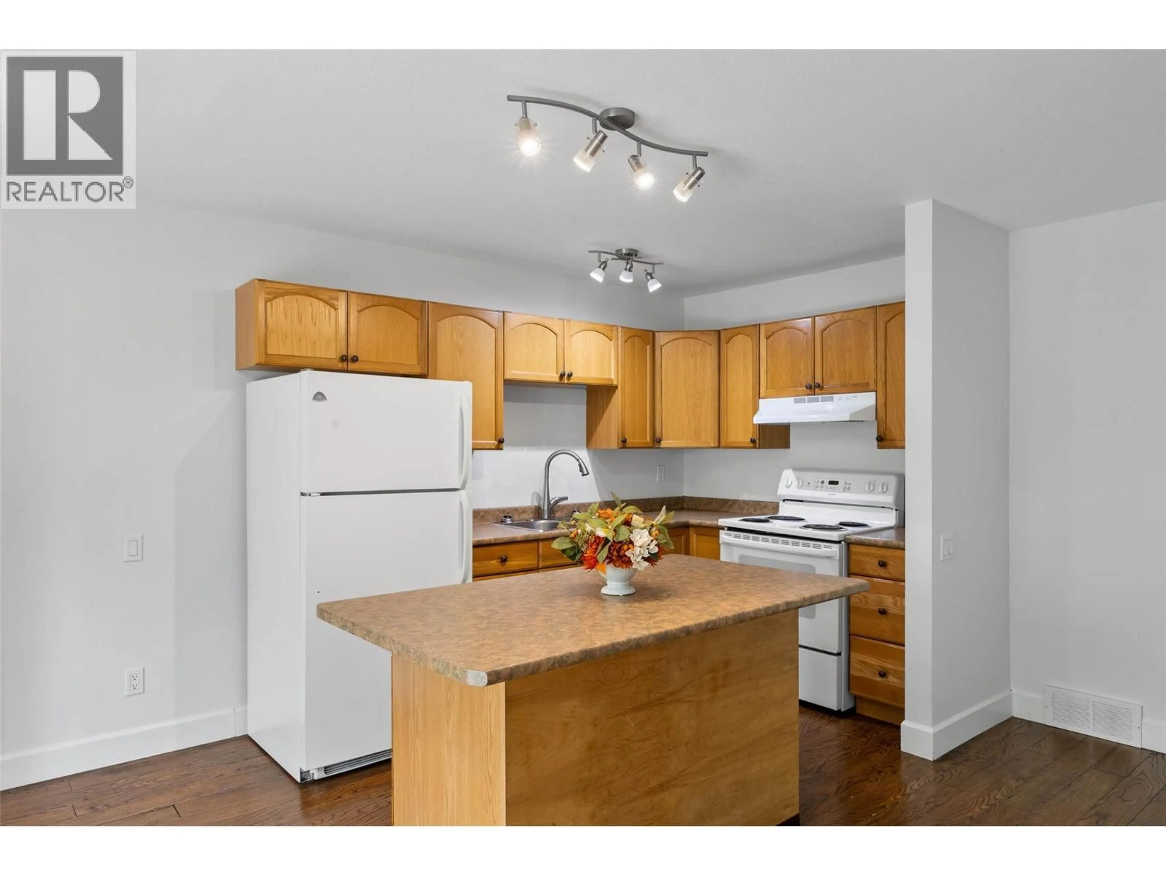 Standard kitchen, wood/laminate floor for 116 - 643 MCBETH PLACE, Kamloops British Columbia V2C5V9