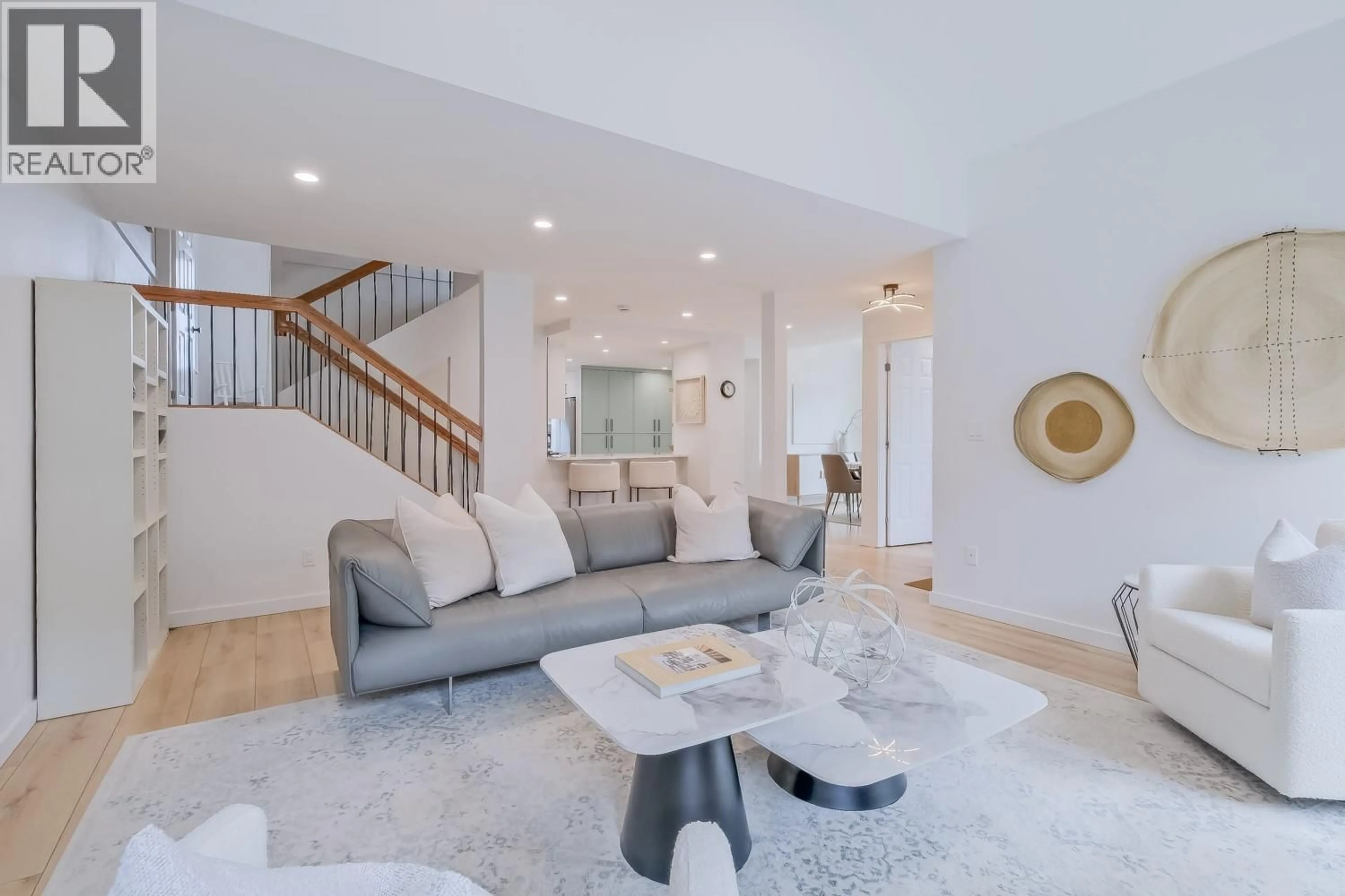 Living room with furniture, unknown for 11 - 414 WEST AVENUE, Kelowna British Columbia V1Y4Z2