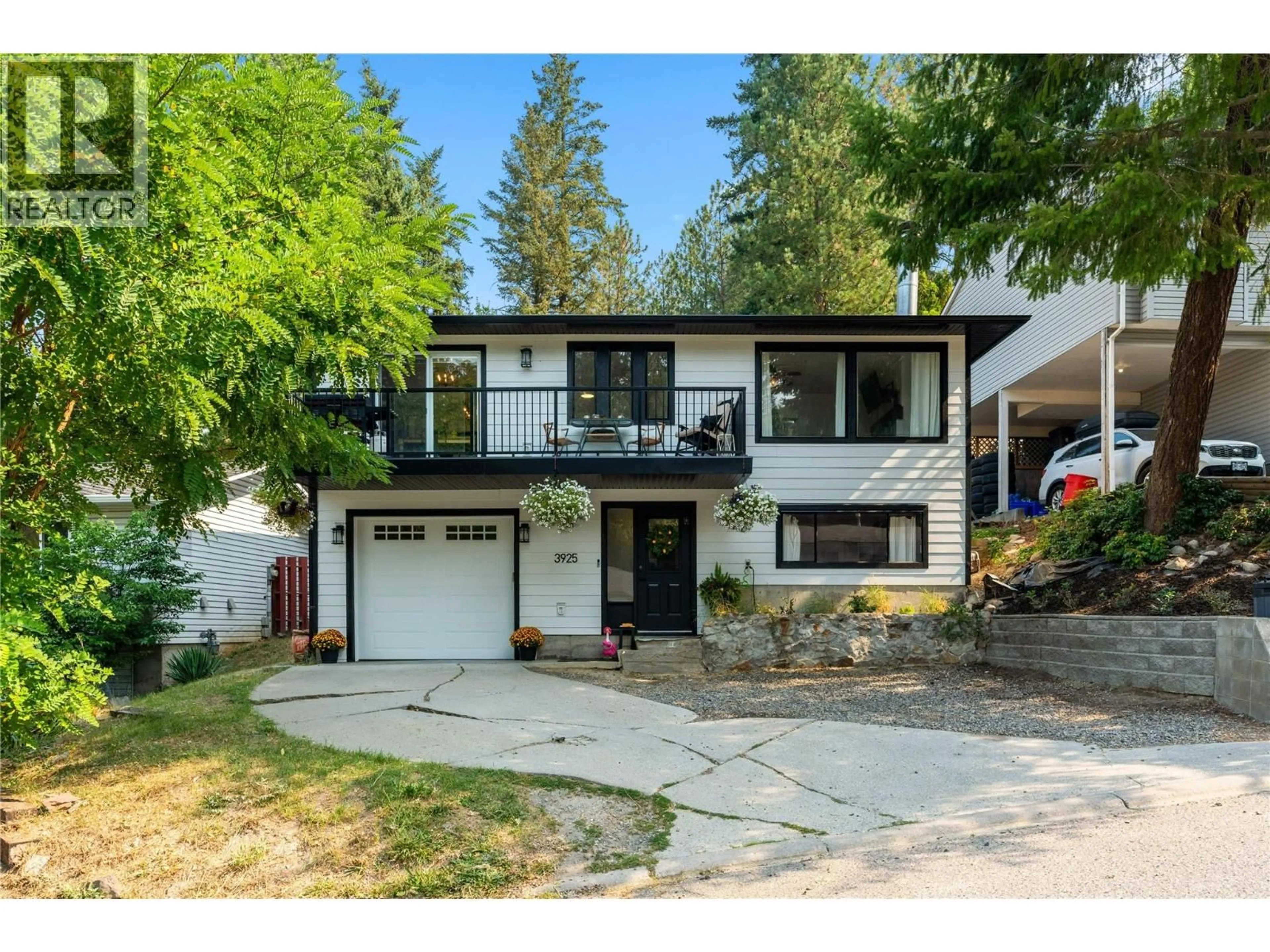 Home with vinyl exterior material, street for 3925 HIGHLAND PARK CRESCENT, Armstrong British Columbia V4Y0K2