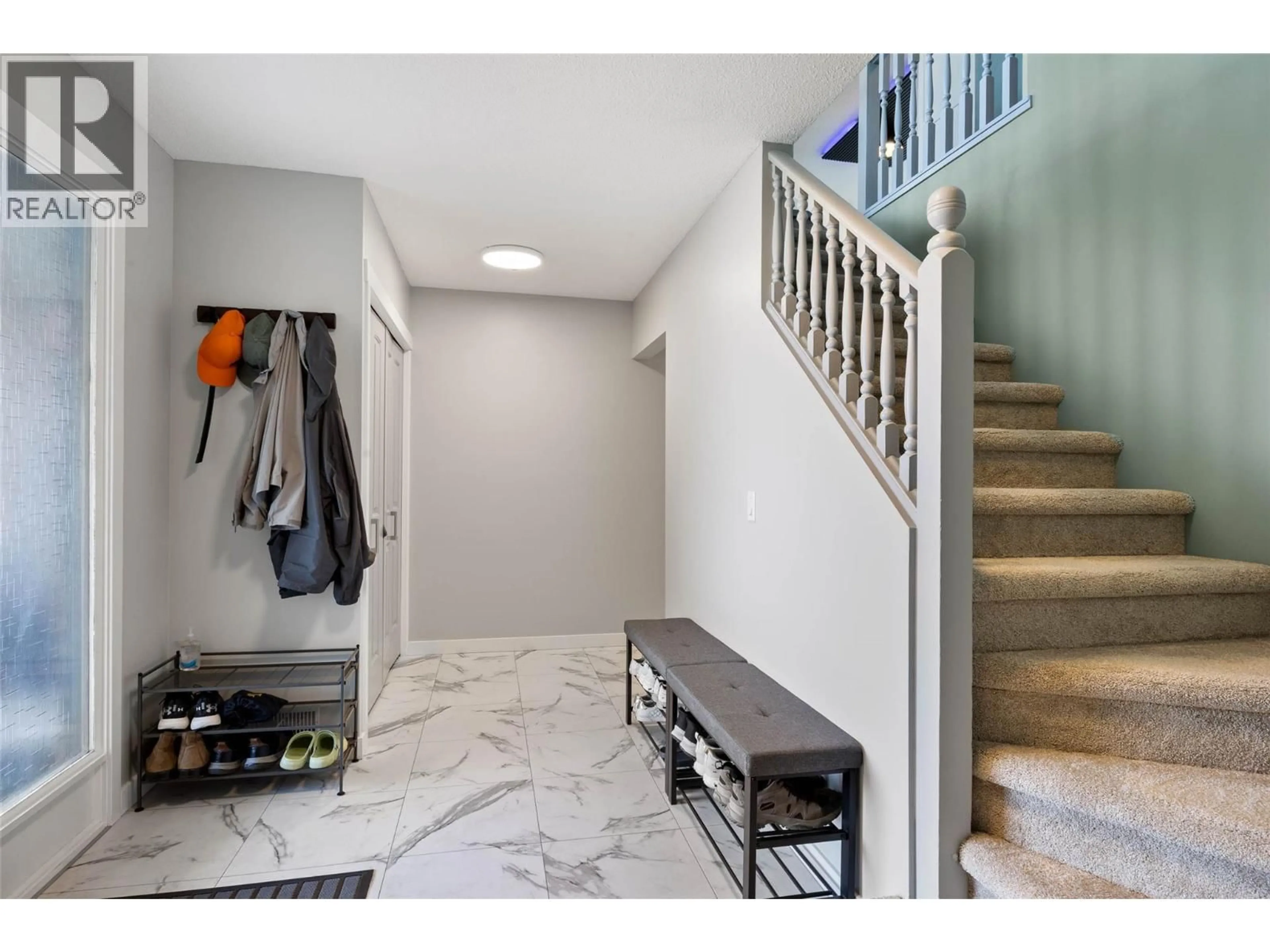 Indoor entryway for 975 HUNTLEIGH CRESCENT, Kamloops British Columbia V1S1G9