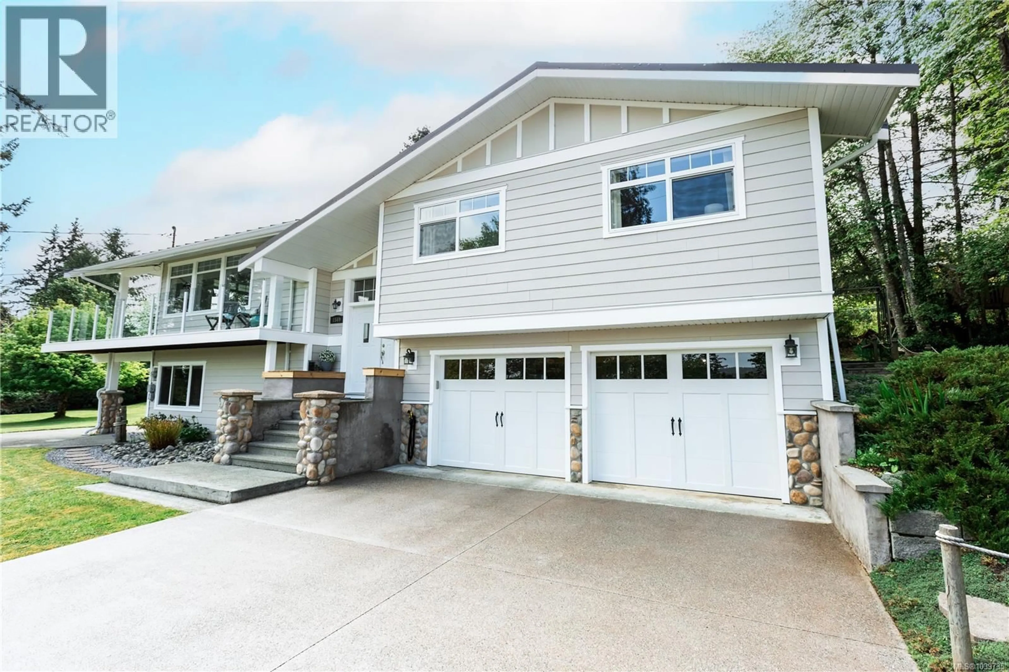 Home with vinyl exterior material, street for 1569 MURDOCH ROAD, Nanaimo British Columbia V0R1J0