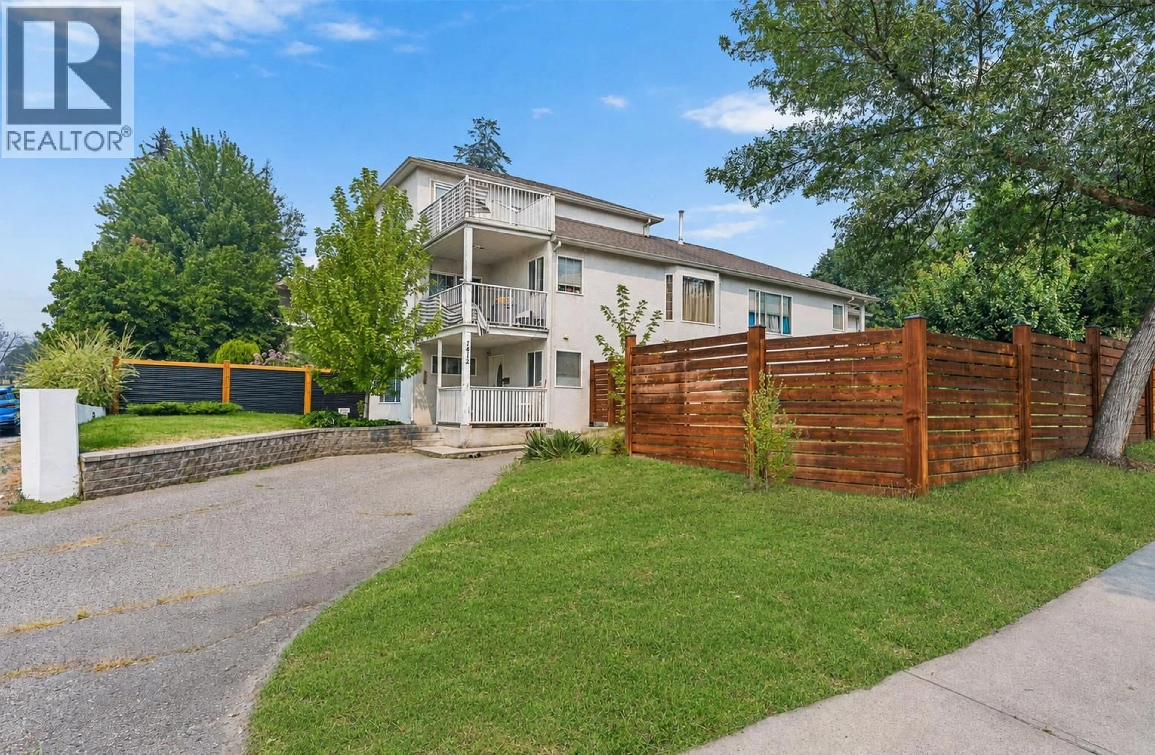 A pic from outside/outdoor area/front of a property/back of a property/a pic from drone, unknown for 1412 LAWRENCE AVENUE, Kelowna British Columbia V1Y6M8