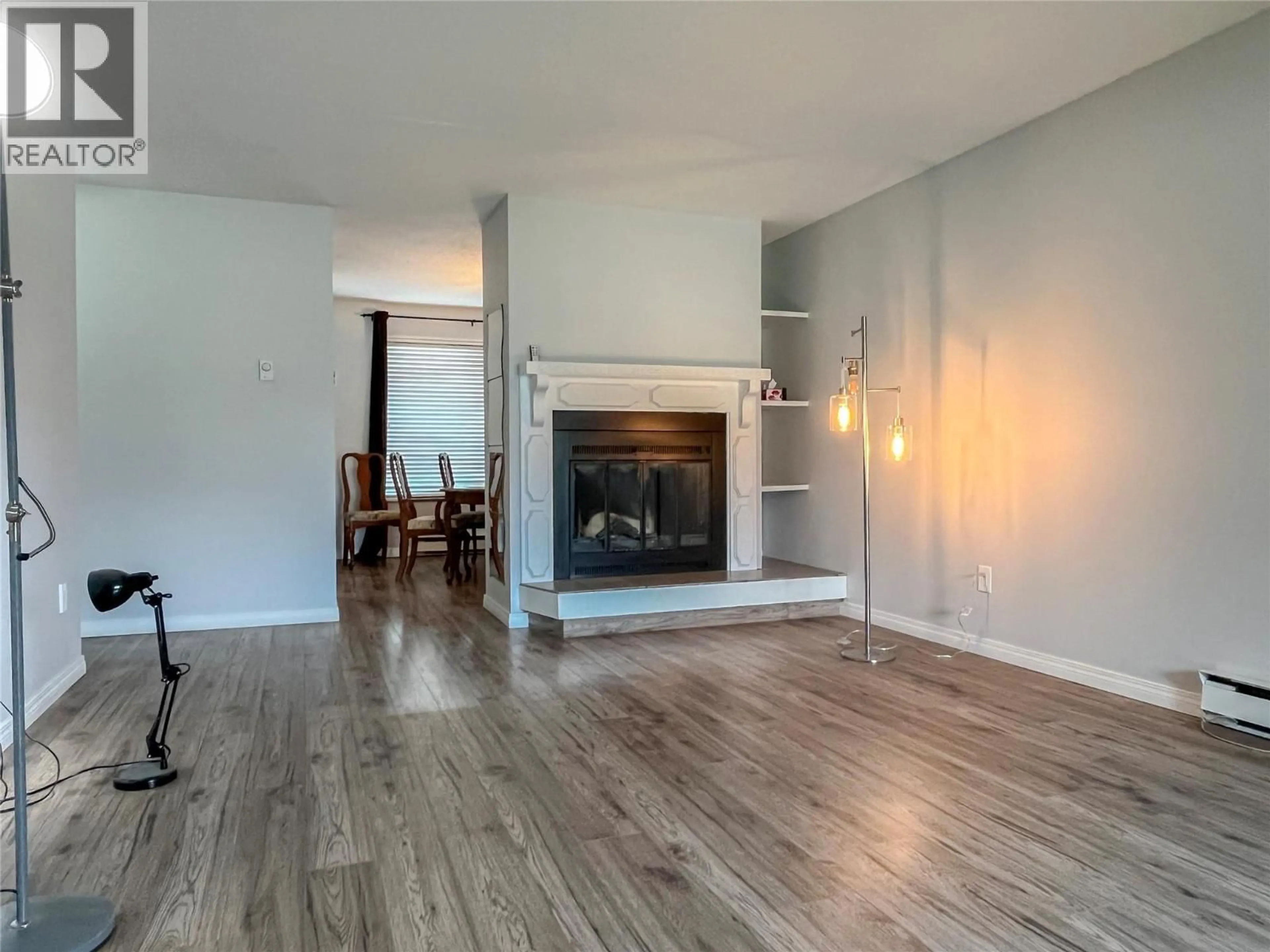 Living room with furniture, wood/laminate floor for 3 - 220 PRIOR ROAD SOUTH, Kelowna British Columbia V1X2Y4