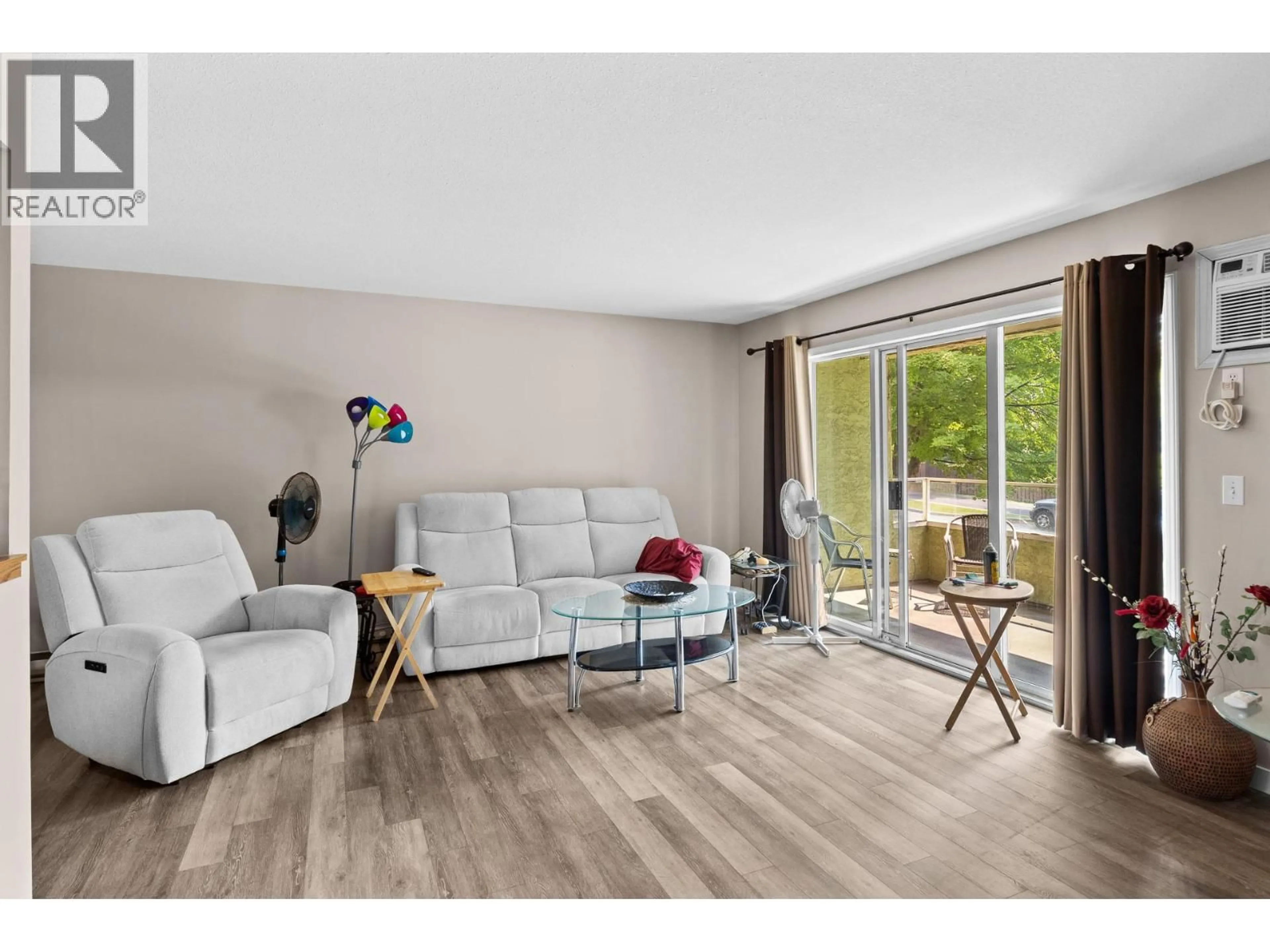 Living room with furniture, wood/laminate floor for 204 - 780 HOUGHTON ROAD, Kelowna British Columbia V1X5G7