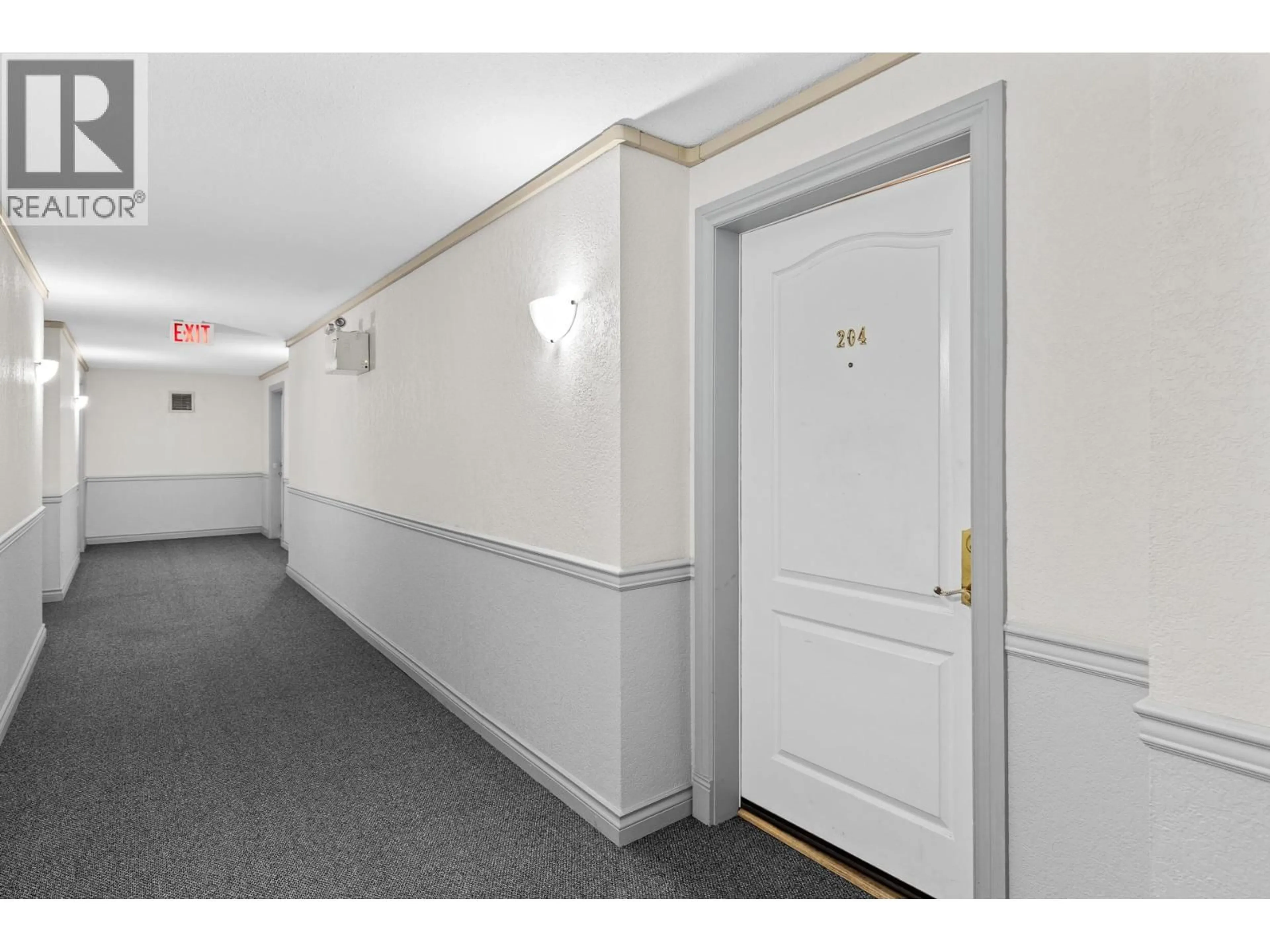 Indoor foyer for 204 - 780 HOUGHTON ROAD, Kelowna British Columbia V1X5G7