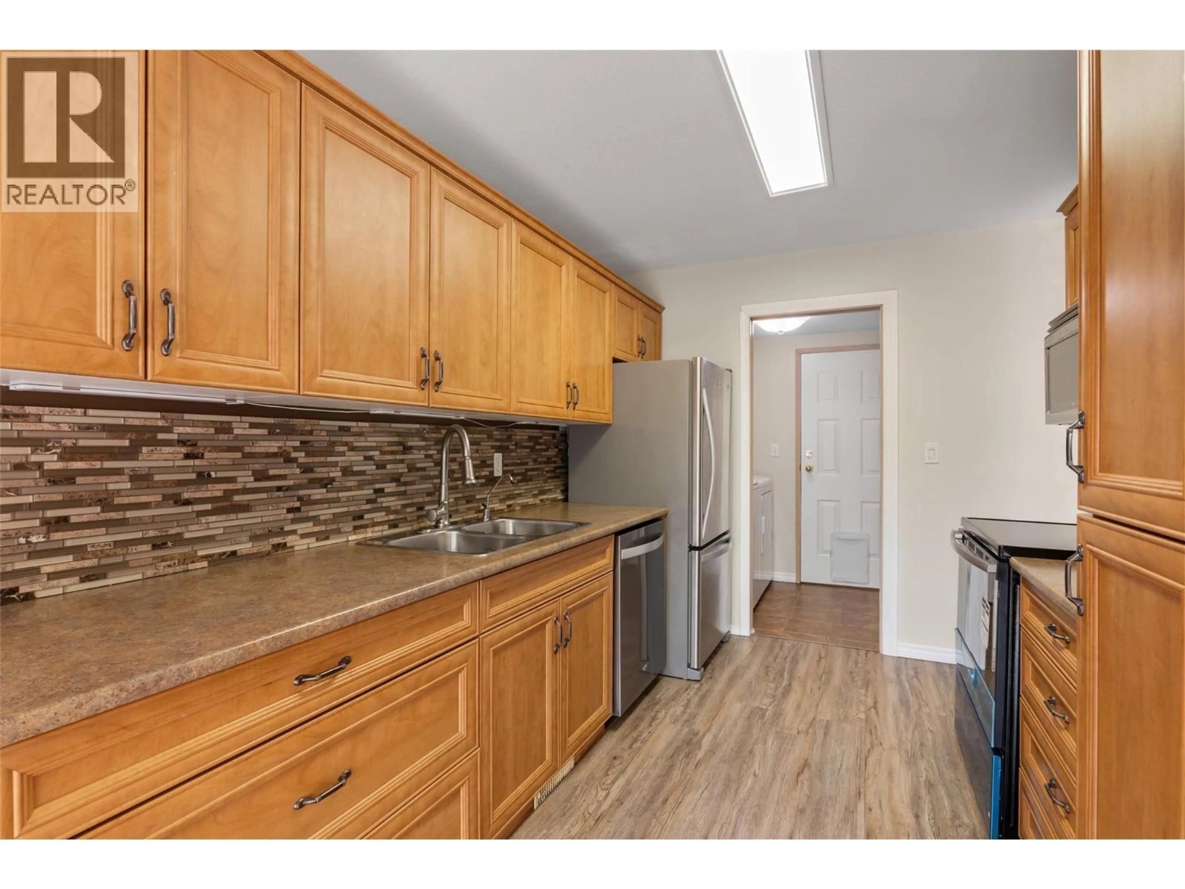 Standard kitchen, wood/laminate floor for 6 - 1750 MCKINLEY COURT, Kamloops British Columbia V2E2N5