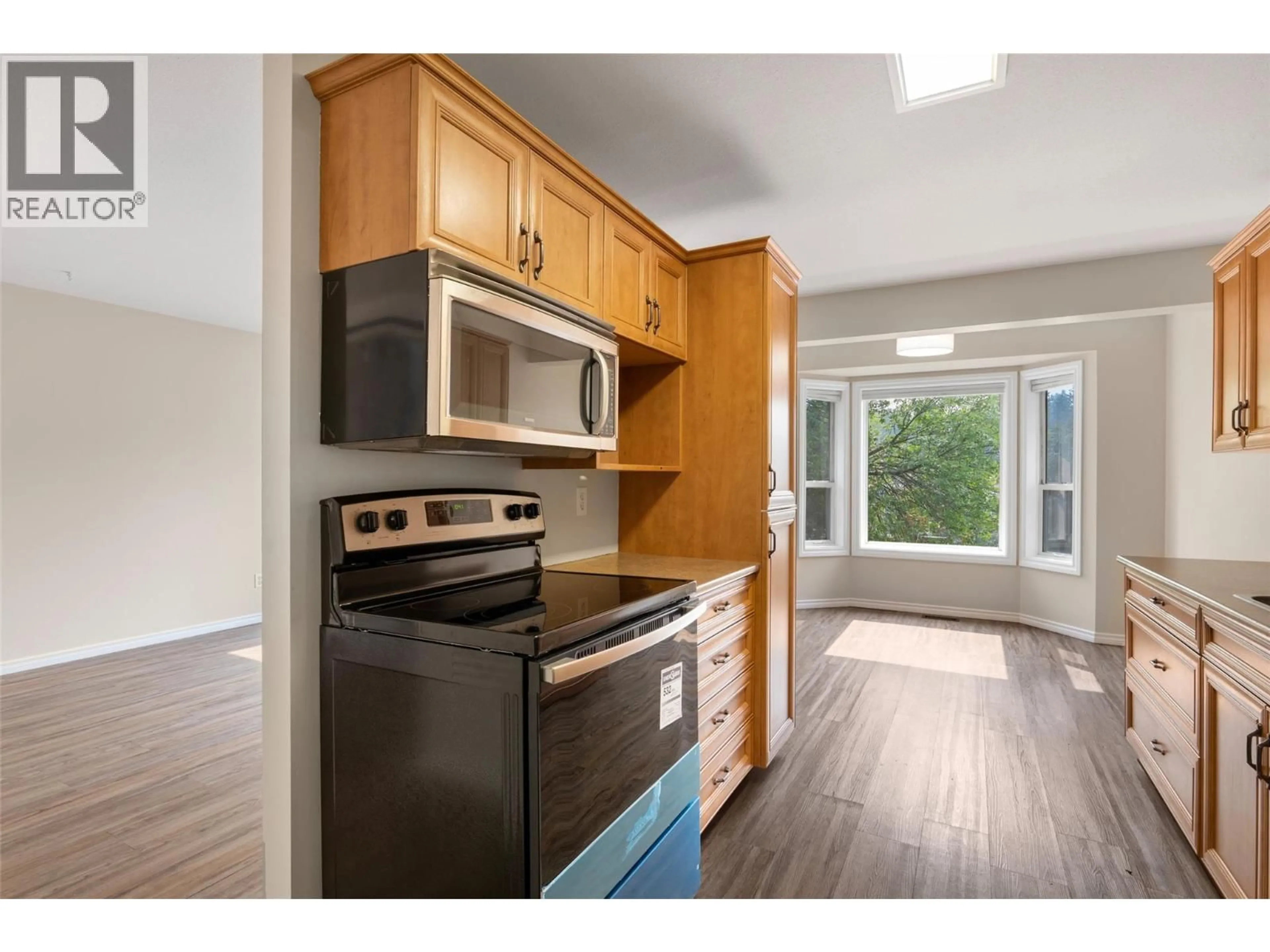 Standard kitchen, wood/laminate floor for 6 - 1750 MCKINLEY COURT, Kamloops British Columbia V2E2N5
