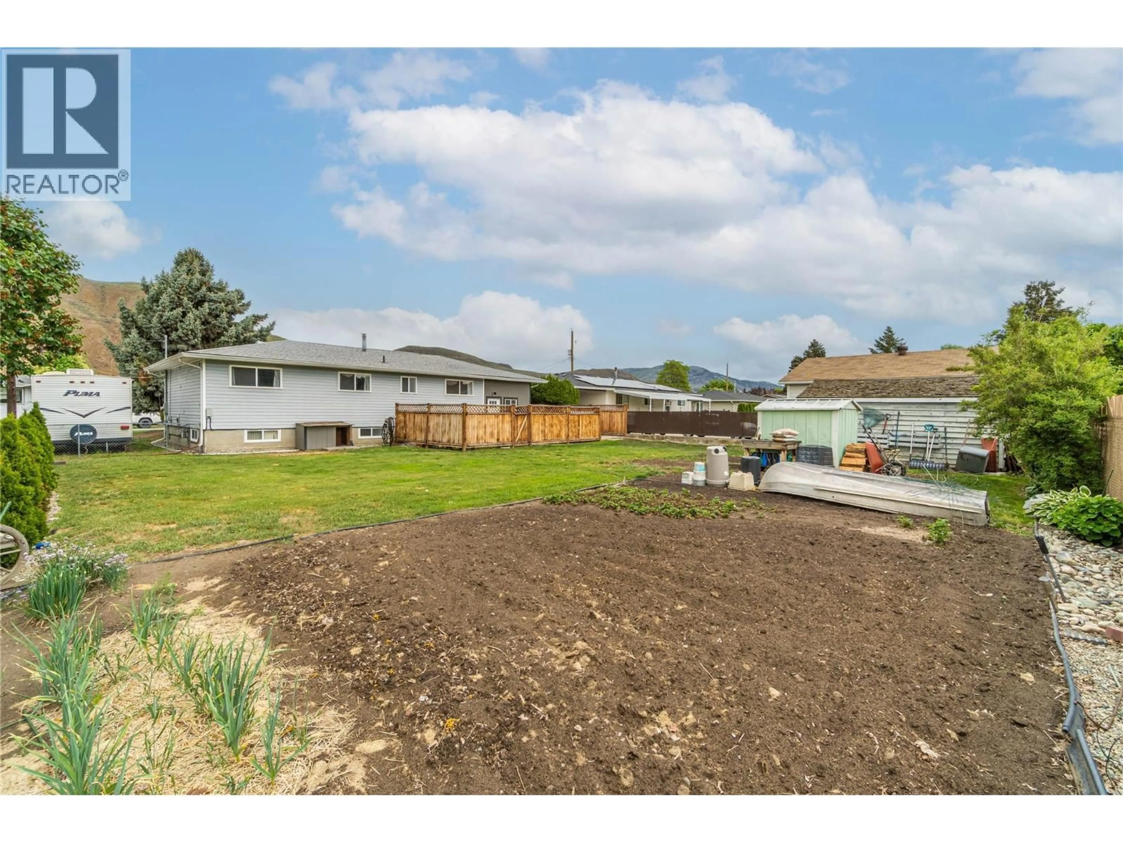 A pic from outside/outdoor area/front of a property/back of a property/a pic from drone, street for 2255 FLEETWOOD AVENUE, Kamloops British Columbia V2B4S6