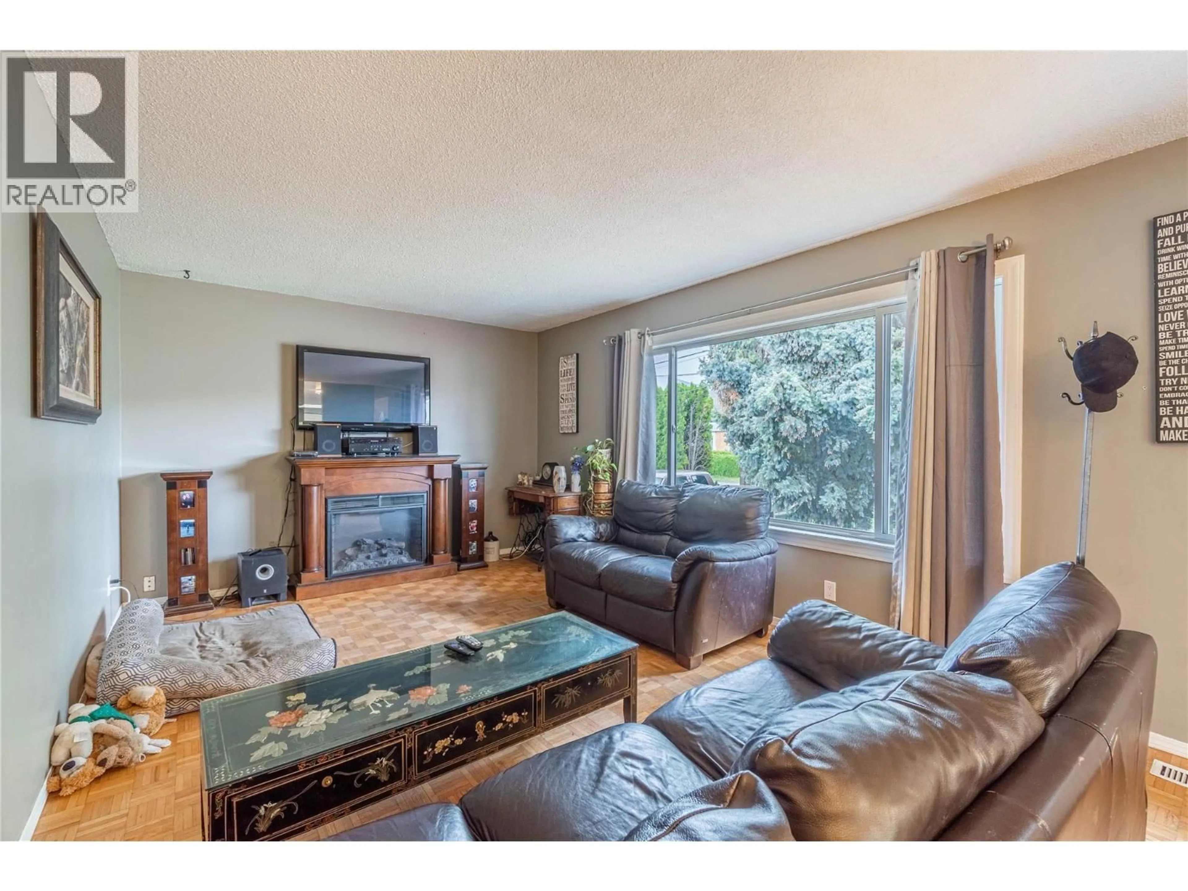 Living room with furniture, wood/laminate floor for 2255 FLEETWOOD AVENUE, Kamloops British Columbia V2B4S6