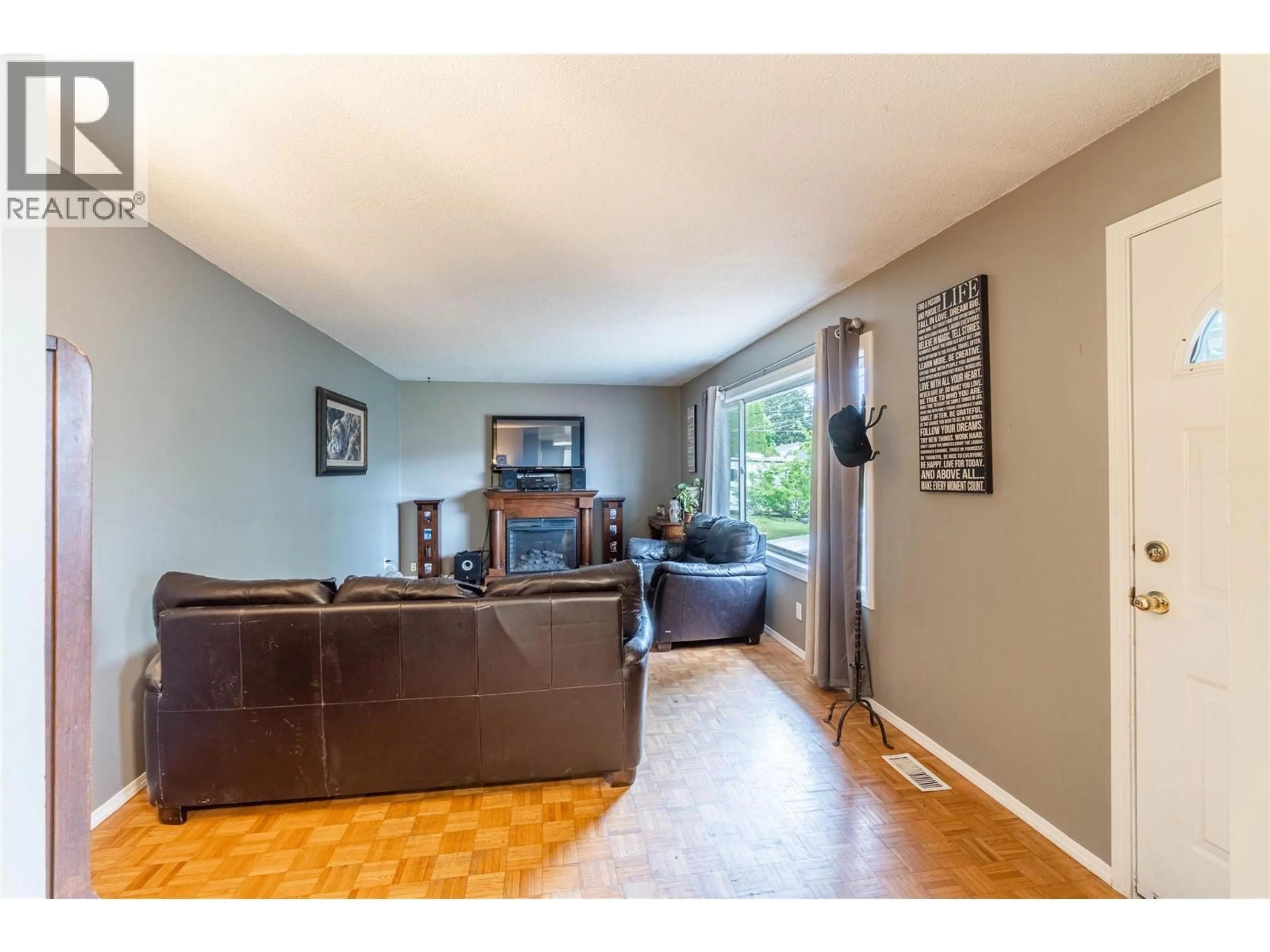 Living room with furniture, unknown for 2255 FLEETWOOD AVENUE, Kamloops British Columbia V2B4S6