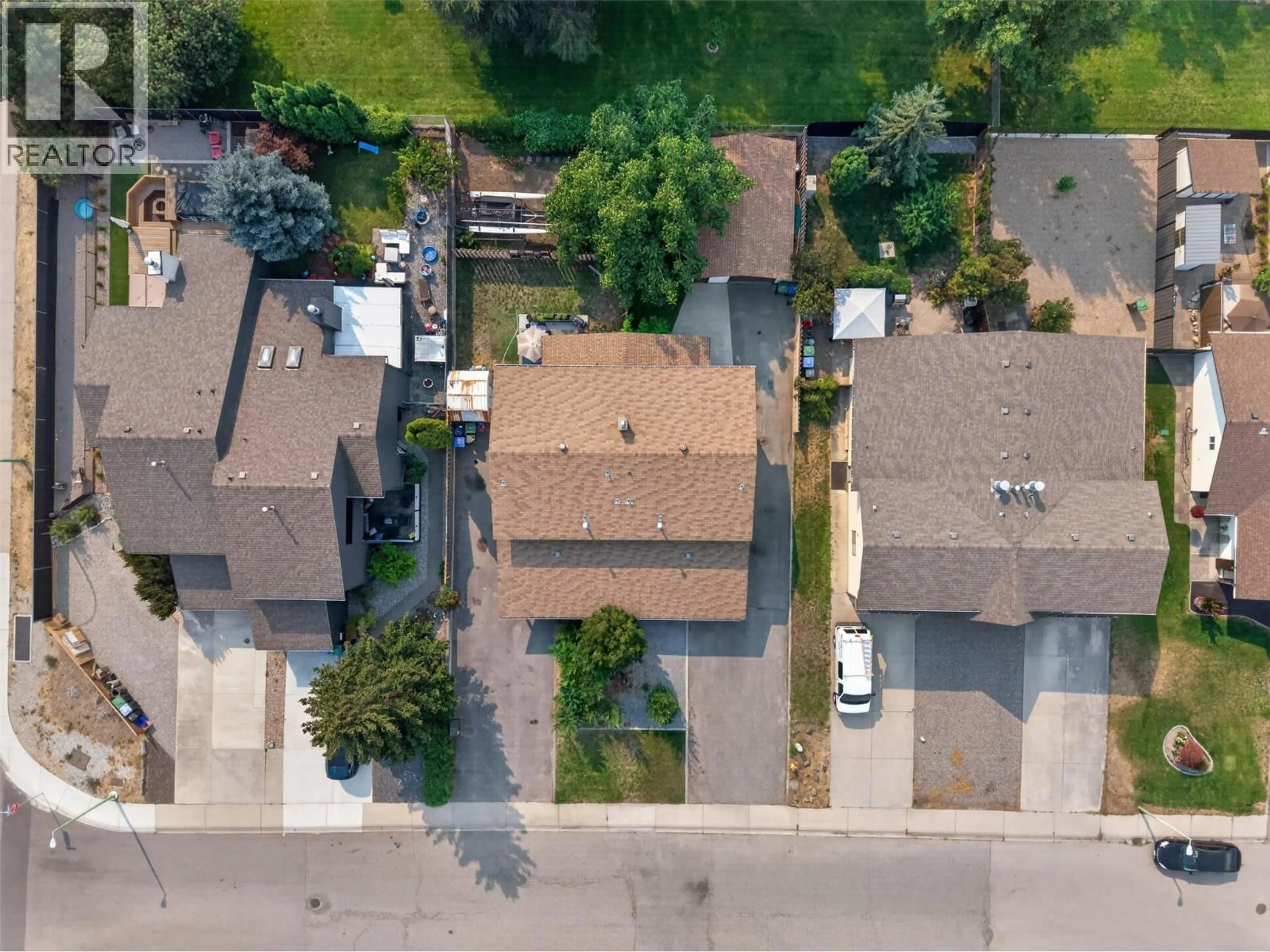 A pic from outside/outdoor area/front of a property/back of a property/a pic from drone, street for 1494/1496 ELM STREET, Kelowna British Columbia V1Y3W9