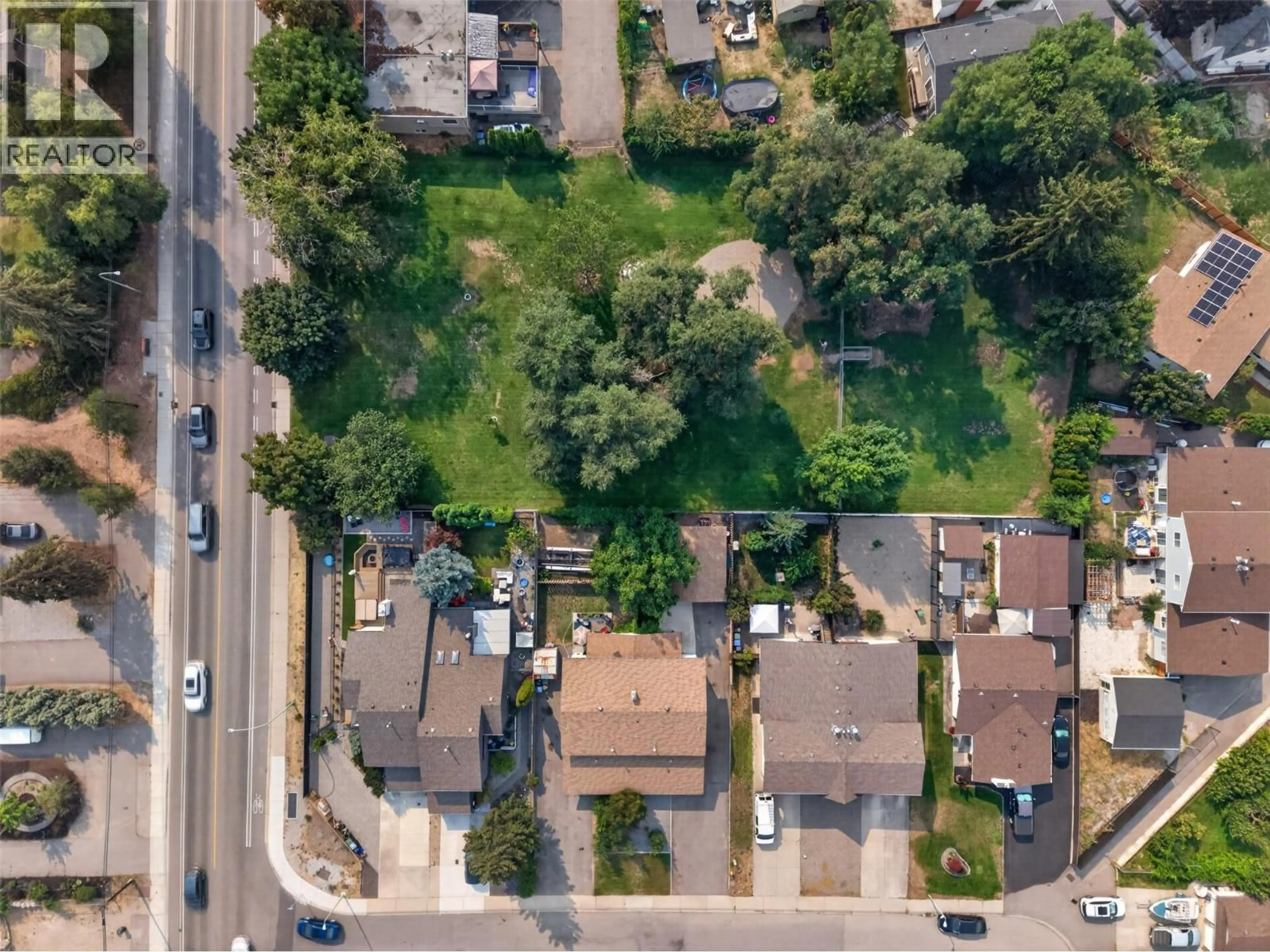 A pic from outside/outdoor area/front of a property/back of a property/a pic from drone, street for 1494/1496 ELM STREET, Kelowna British Columbia V1Y3W9