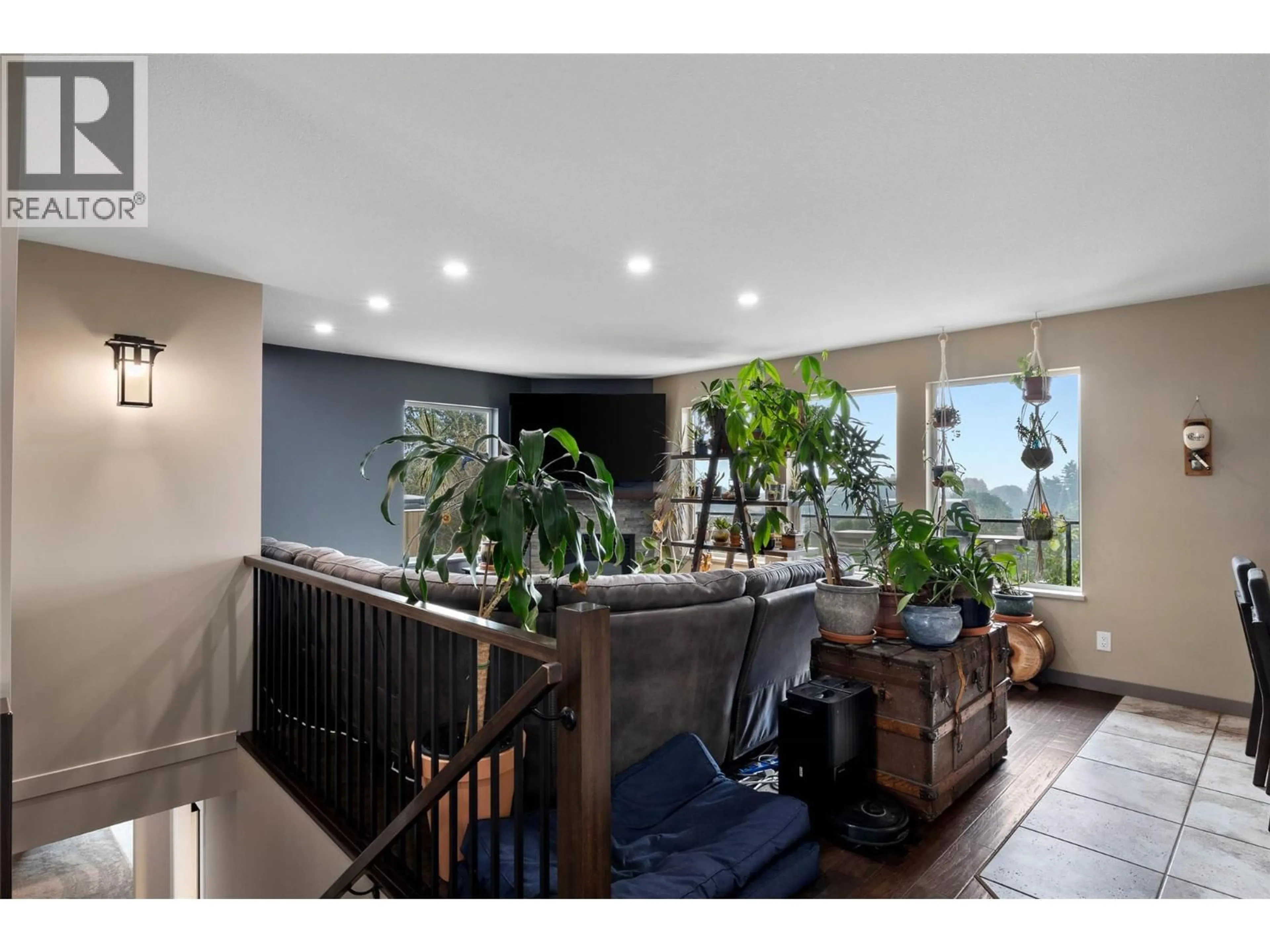 Indoor foyer for 895A GEORGEANN ROAD, Kamloops British Columbia V2B6H9