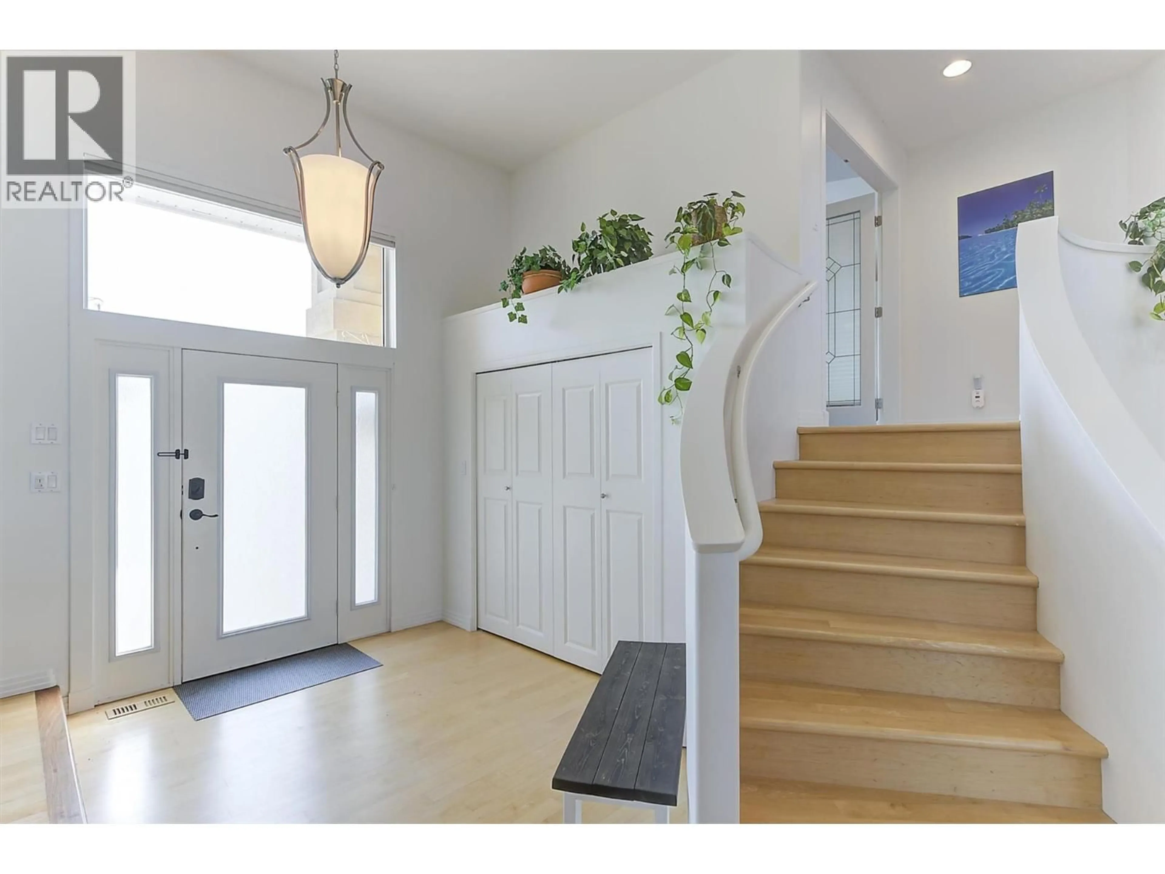 Indoor entryway for 2296 LILLOOET CRESCENT, Kelowna British Columbia V1V1T1