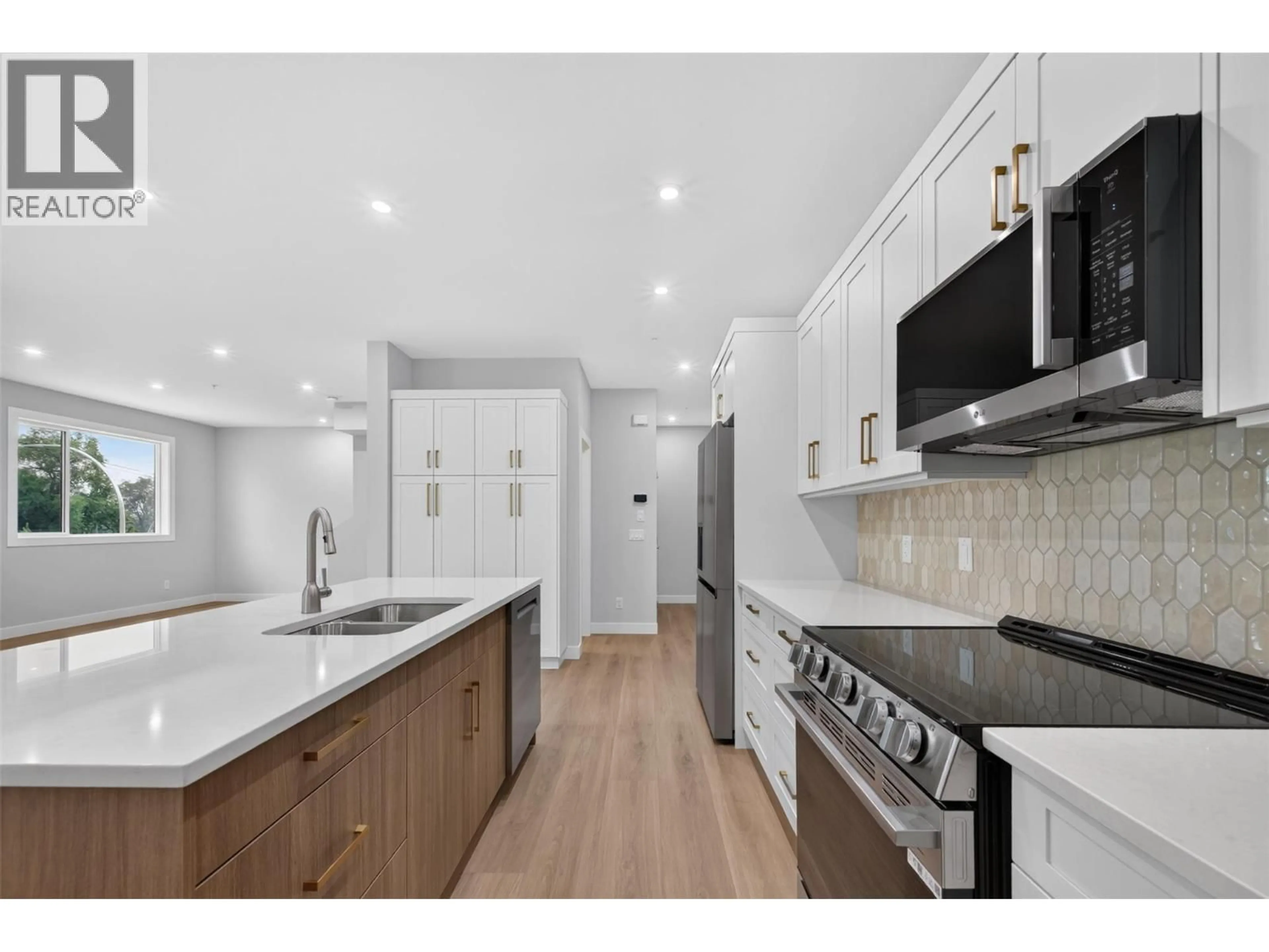 Open concept kitchen, unknown for 1 - 2009 39 AVENUE, Vernon British Columbia V1T8E5