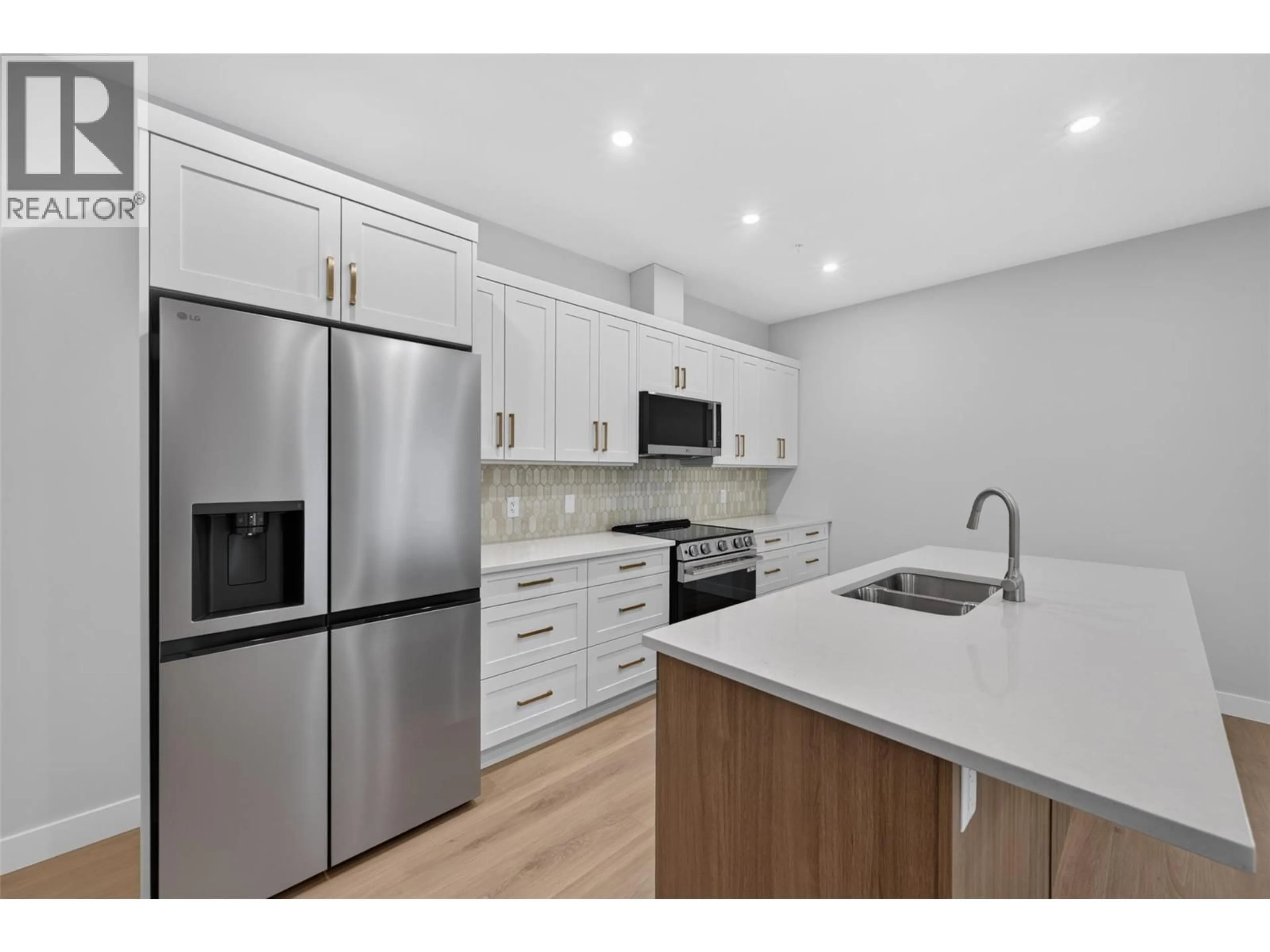 Open concept kitchen, unknown for 1 - 2009 39 AVENUE, Vernon British Columbia V1T8E5