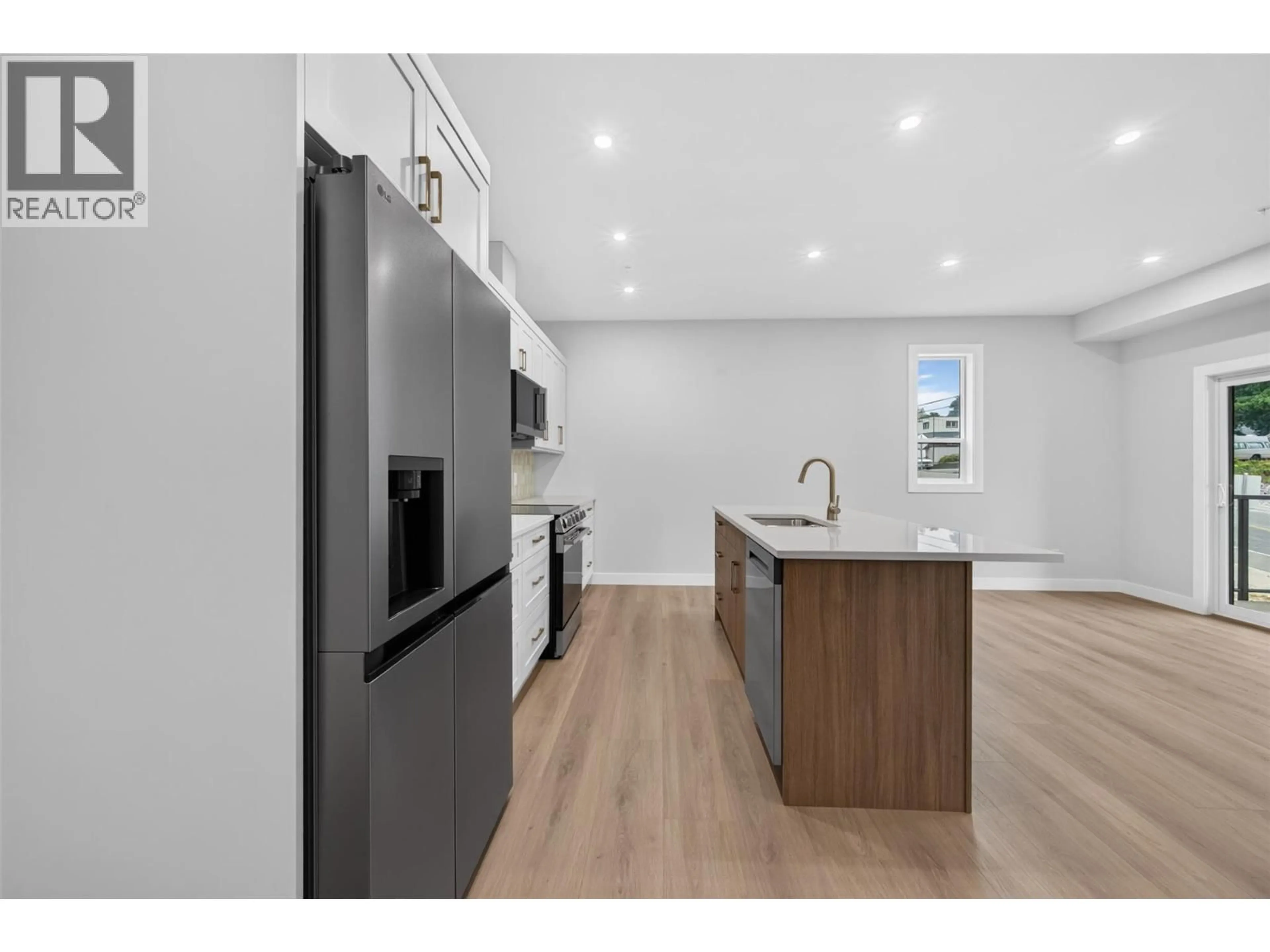 Open concept kitchen, unknown for 1 - 2009 39 AVENUE, Vernon British Columbia V1T8E5