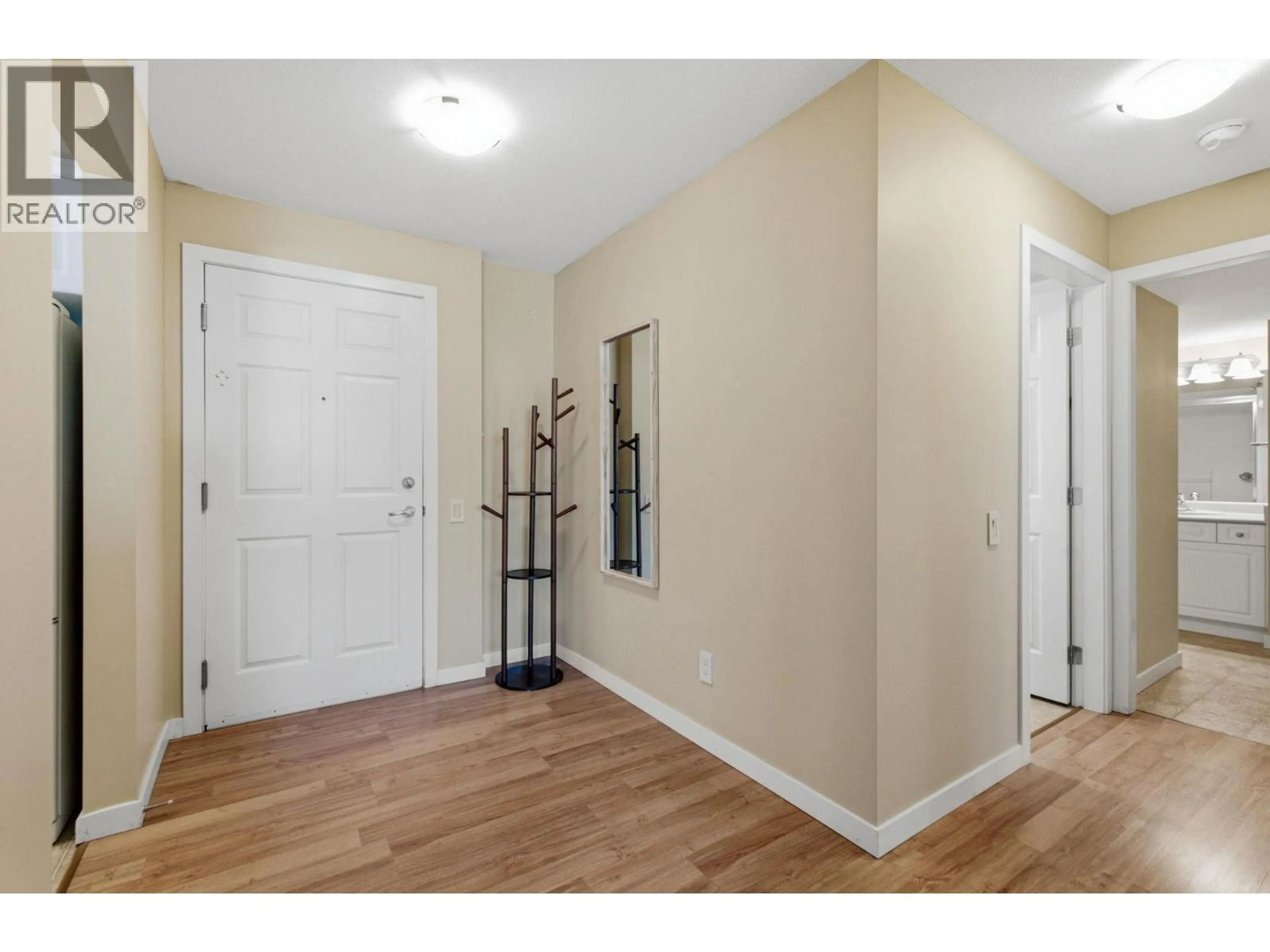 Indoor entryway for 220 - 515 HOUGHTON ROAD, Kelowna British Columbia V1X8B9
