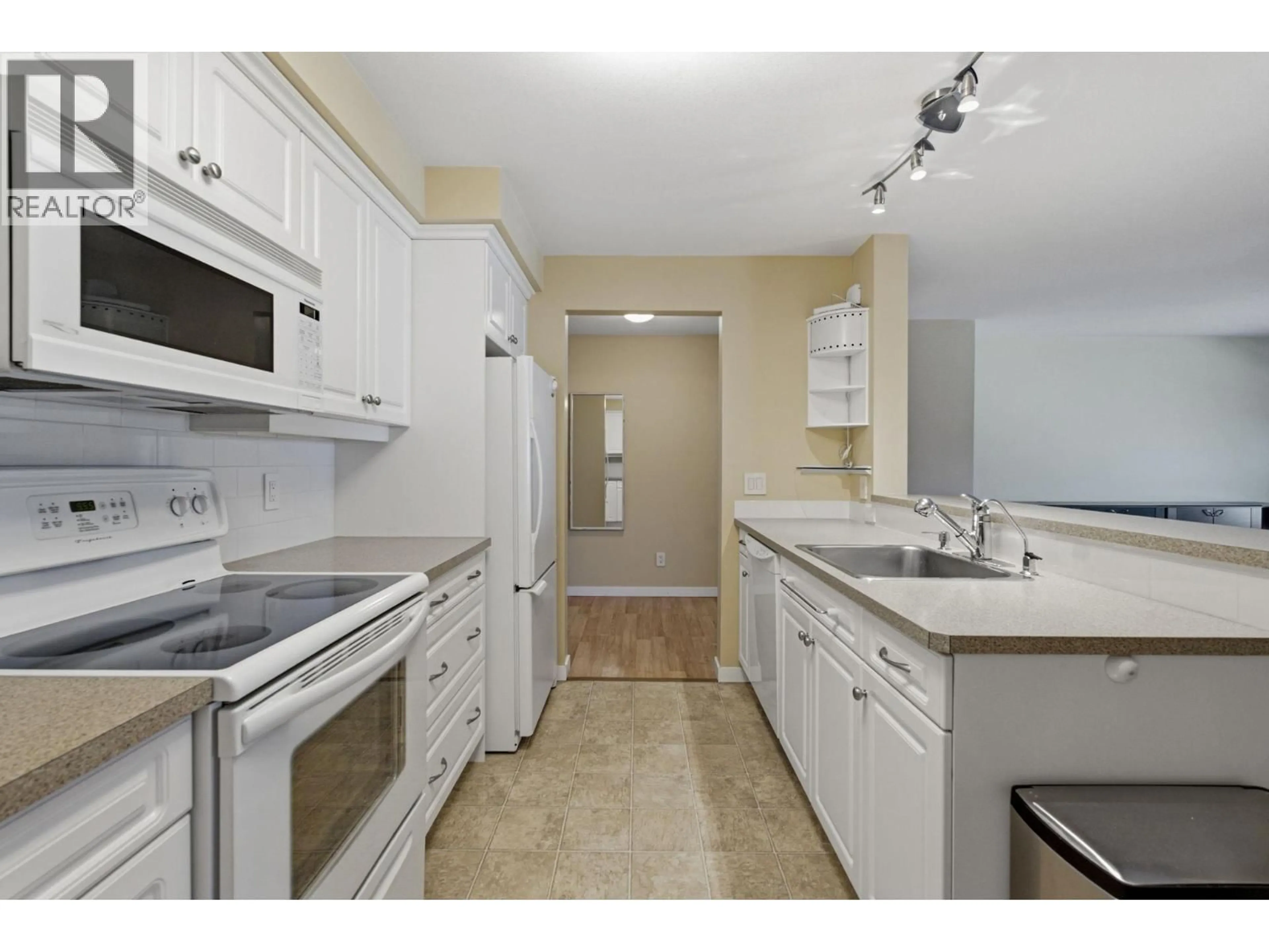 Standard kitchen, unknown for 220 - 515 HOUGHTON ROAD, Kelowna British Columbia V1X8B9