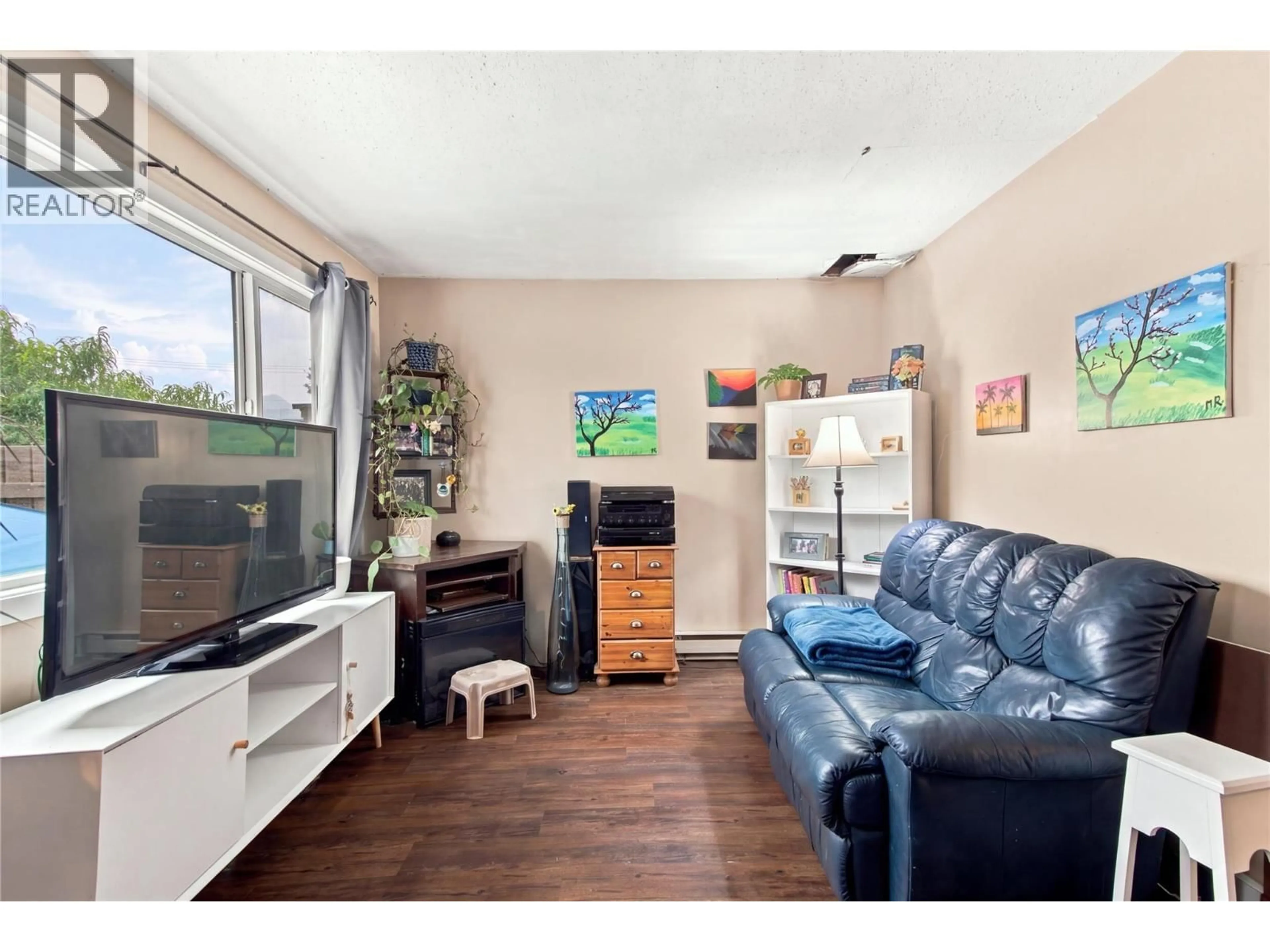 Living room with furniture, unknown for 19 - 1697 GREENFIELD AVENUE, Kamloops British Columbia V2B4N5