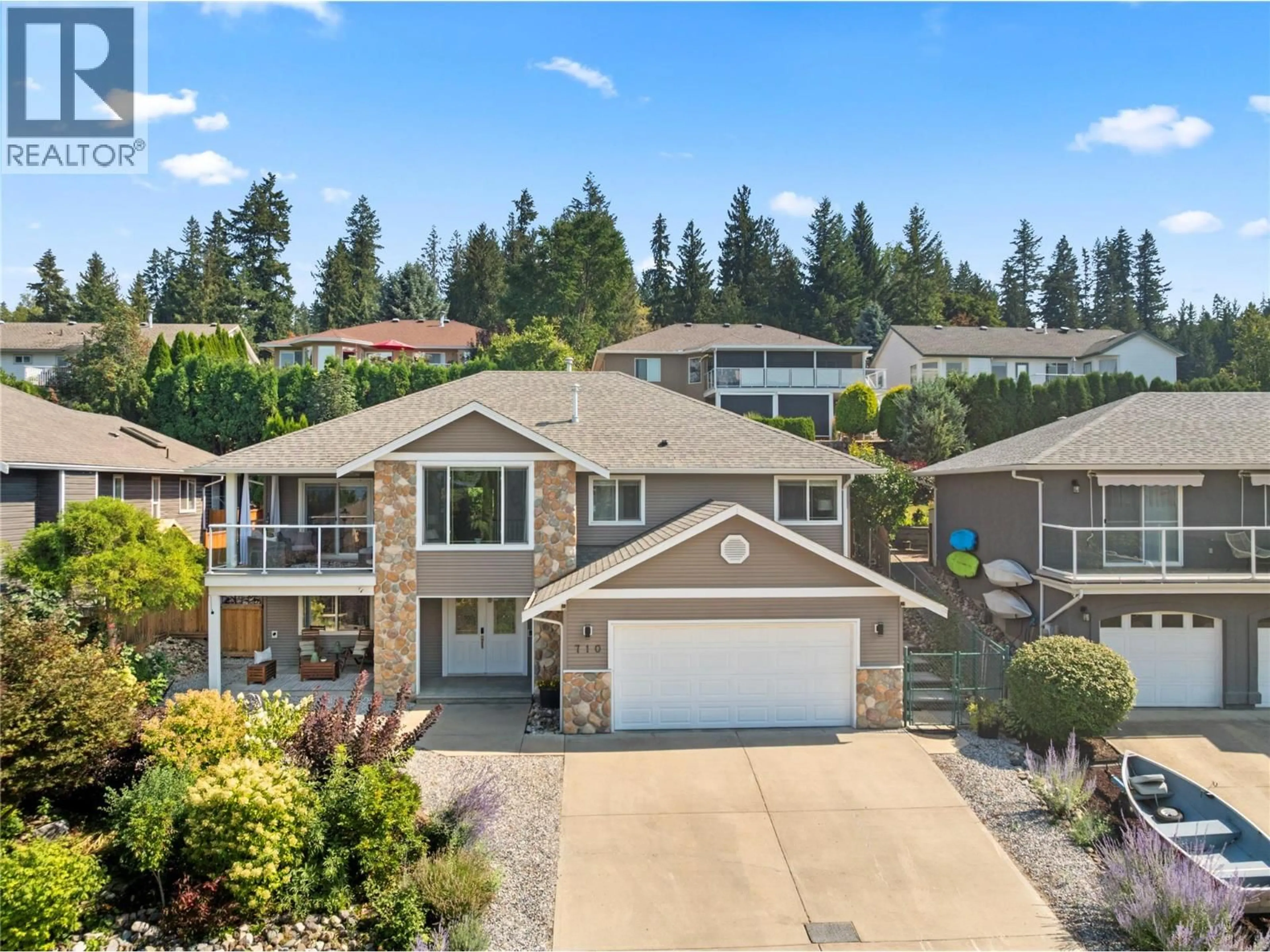 A pic from outside/outdoor area/front of a property/back of a property/a pic from drone, unknown for 710 17 STREET SOUTHEAST, Salmon Arm British Columbia V1E1W2