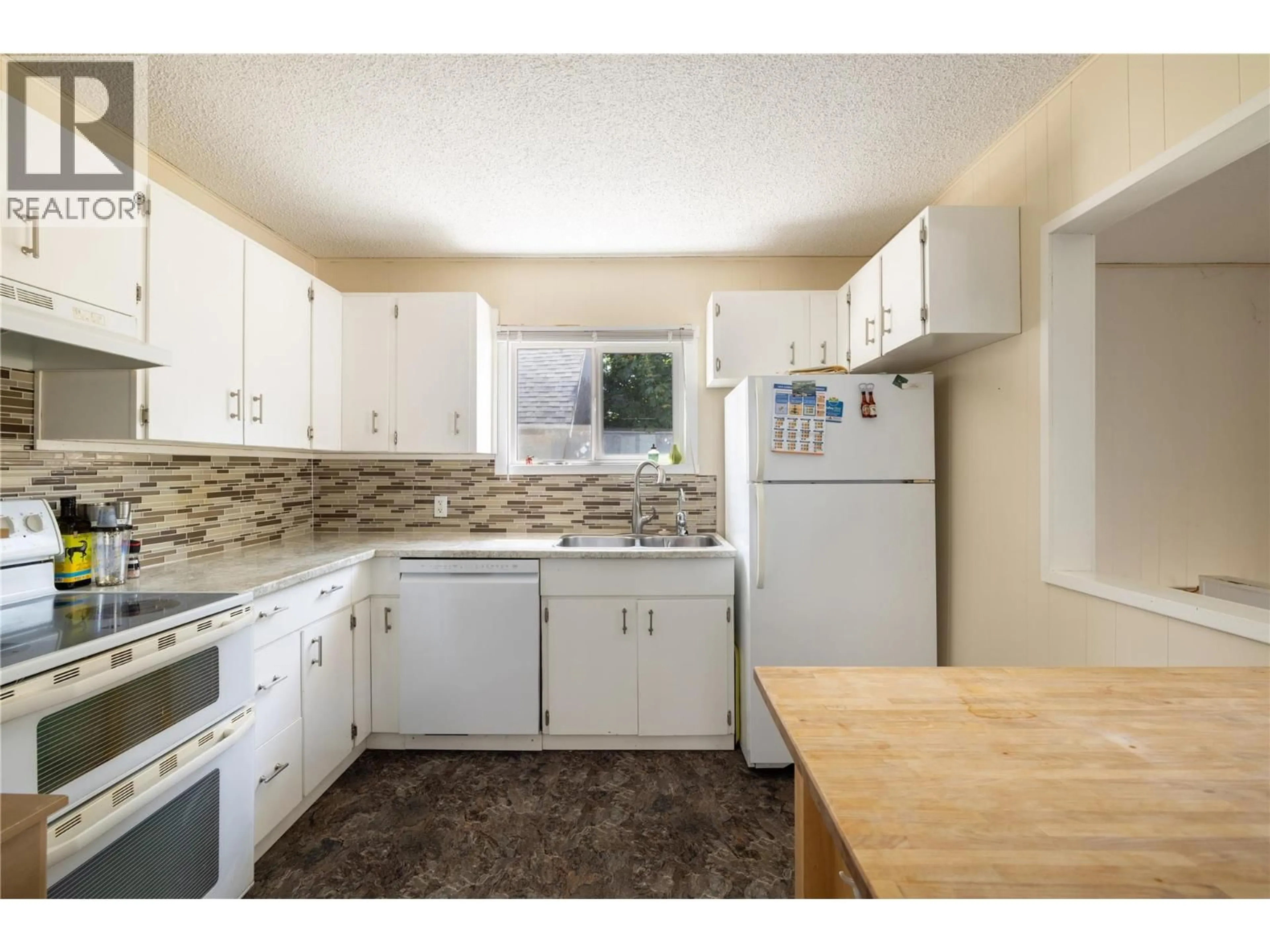 Standard kitchen, unknown for 3004 38 STREET, Vernon British Columbia V1T6H6