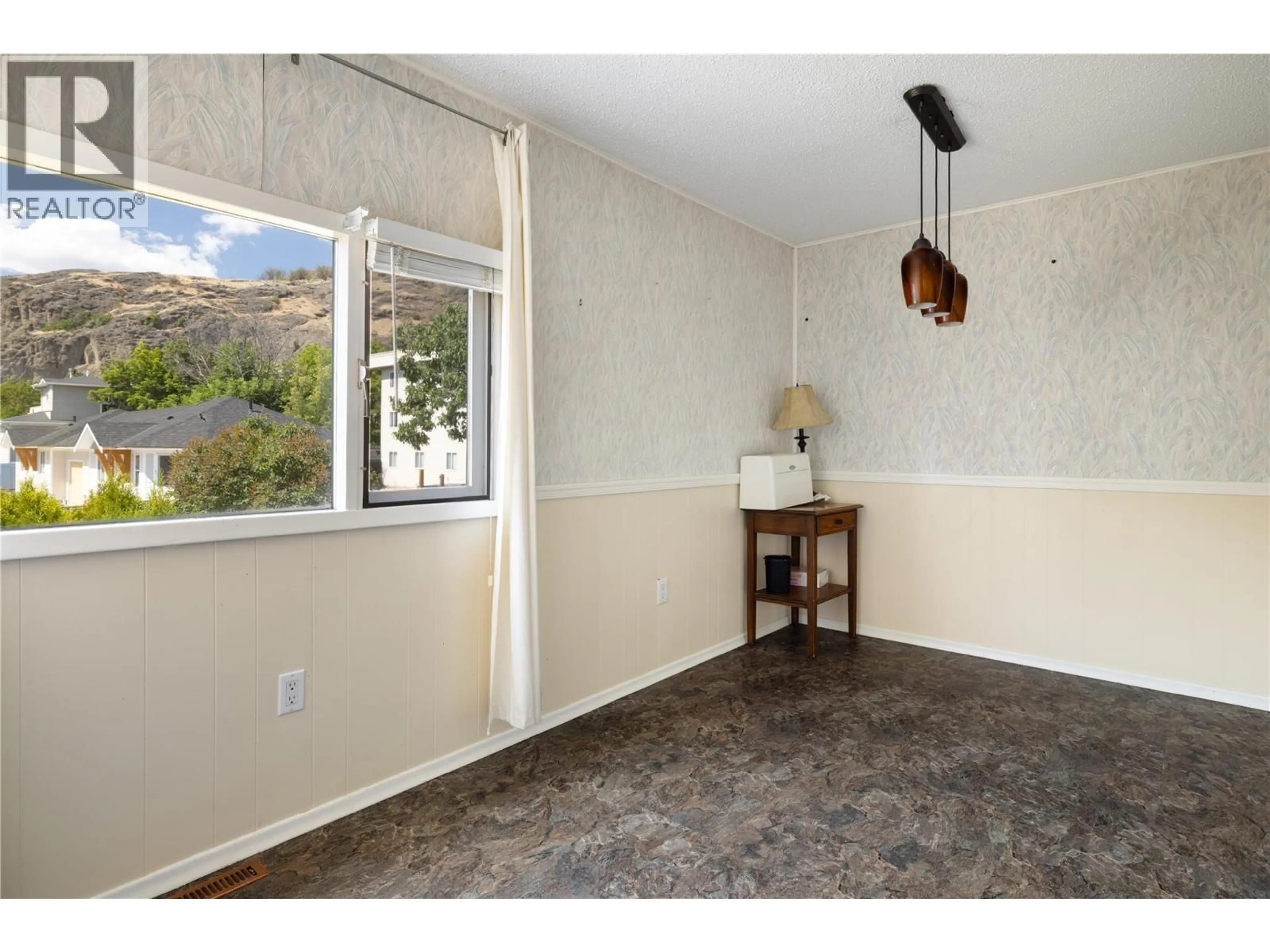 A pic of a room for 3004 38 STREET, Vernon British Columbia V1T6H6