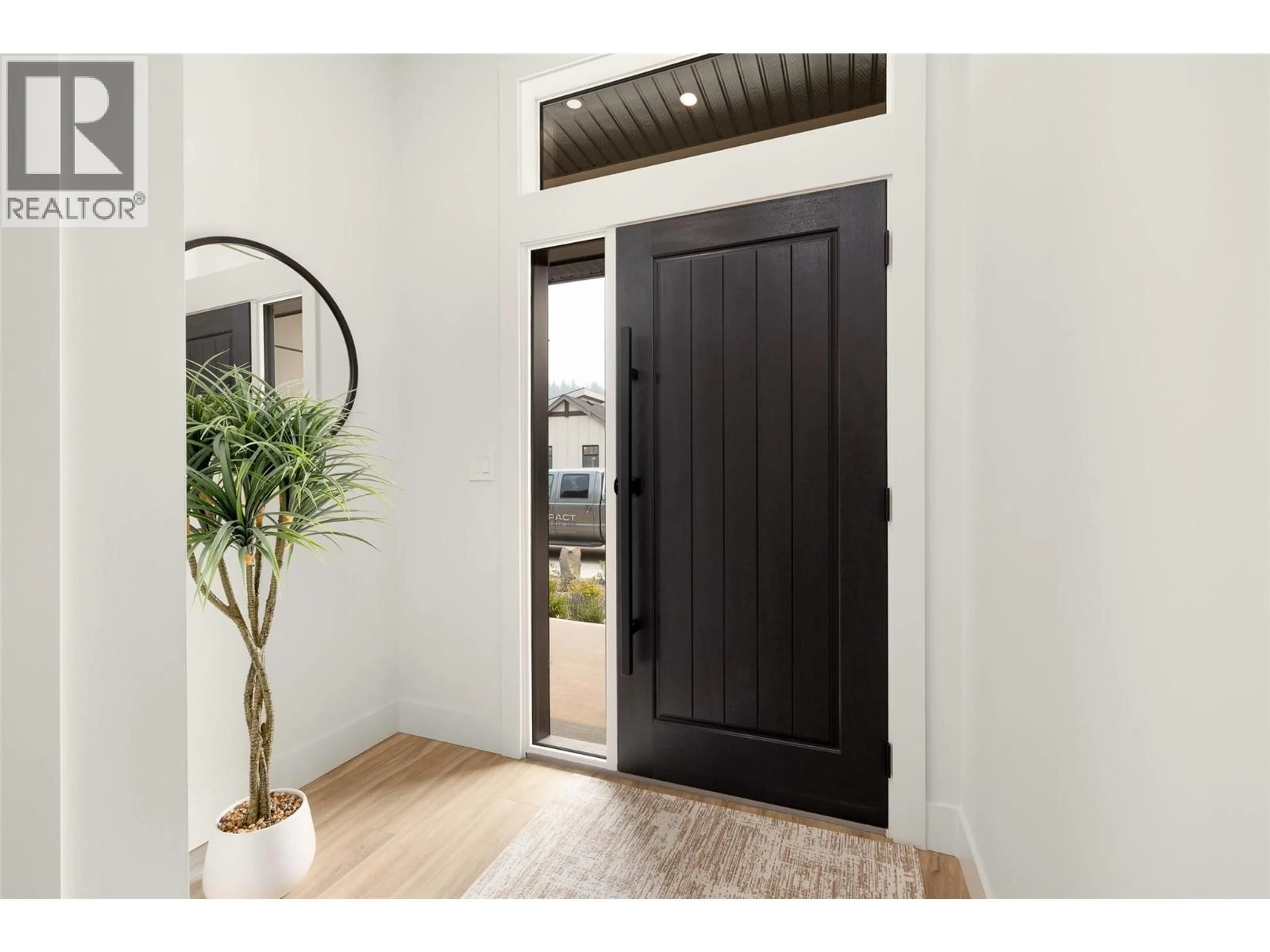 Indoor entryway for 912 BULL CRESCENT, Kelowna British Columbia V1W4N2