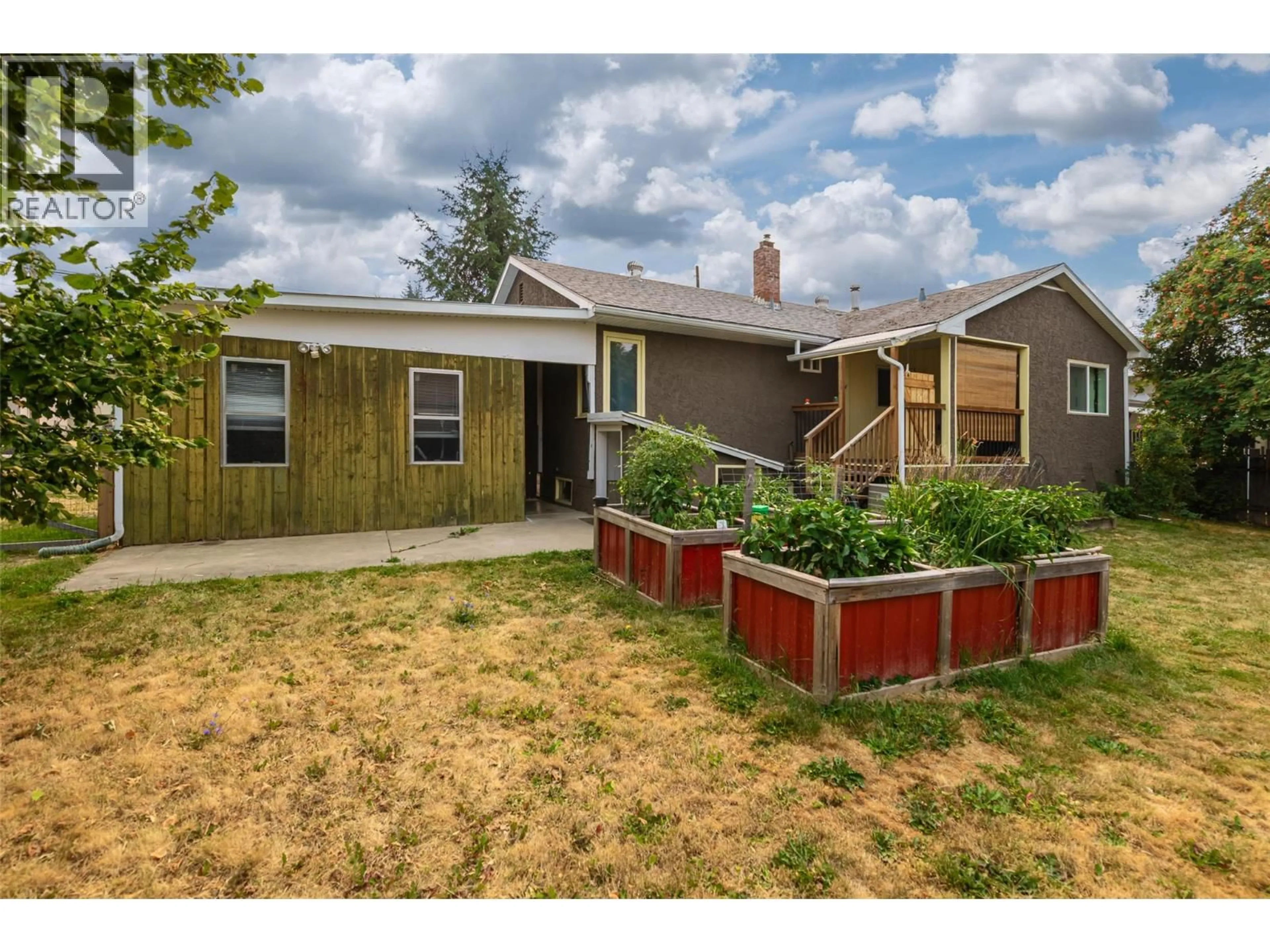 A pic from outside/outdoor area/front of a property/back of a property/a pic from drone, street for 609 20TH AVENUE SOUTH, Creston British Columbia V0B1G5