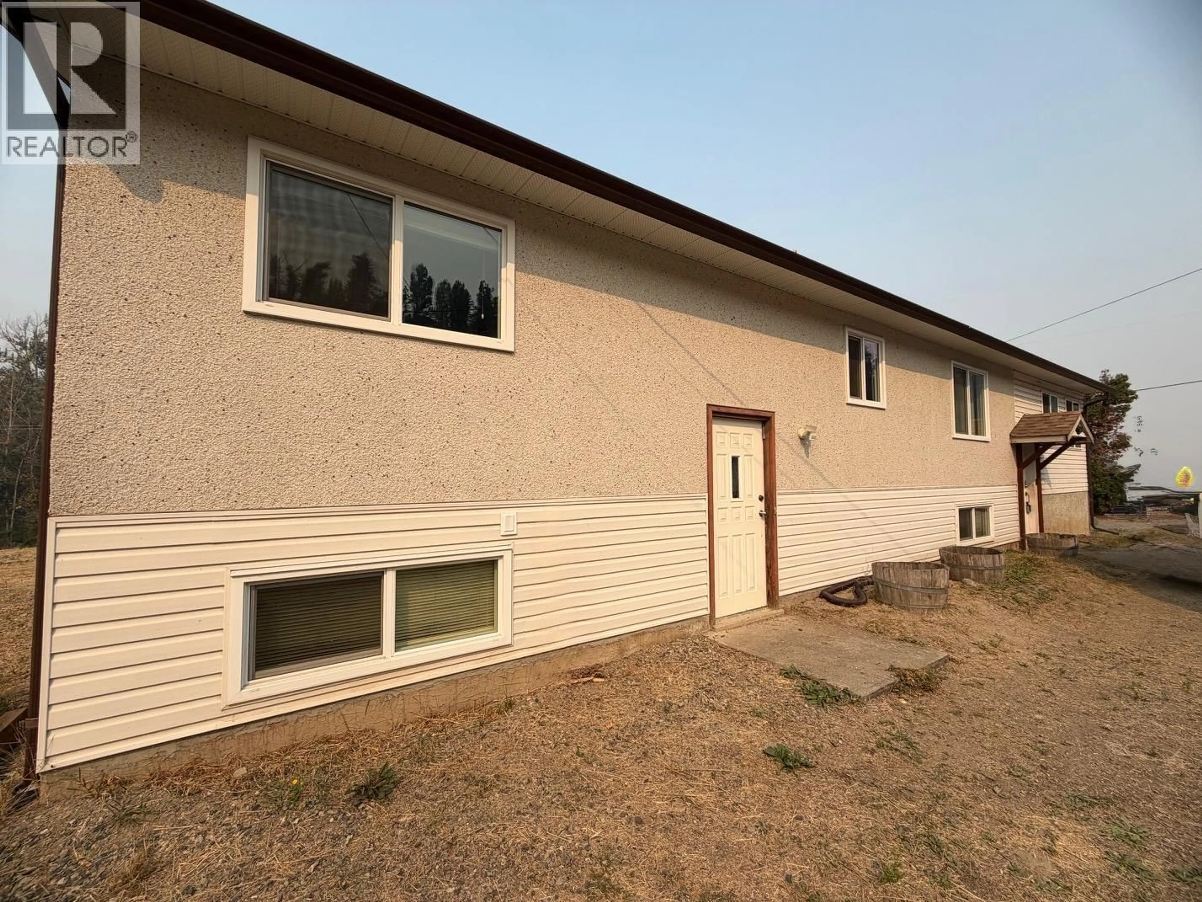 Home with vinyl exterior material, building for 2000 HOLLYWOOD ROAD SOUTH, Kelowna British Columbia V1X4P6