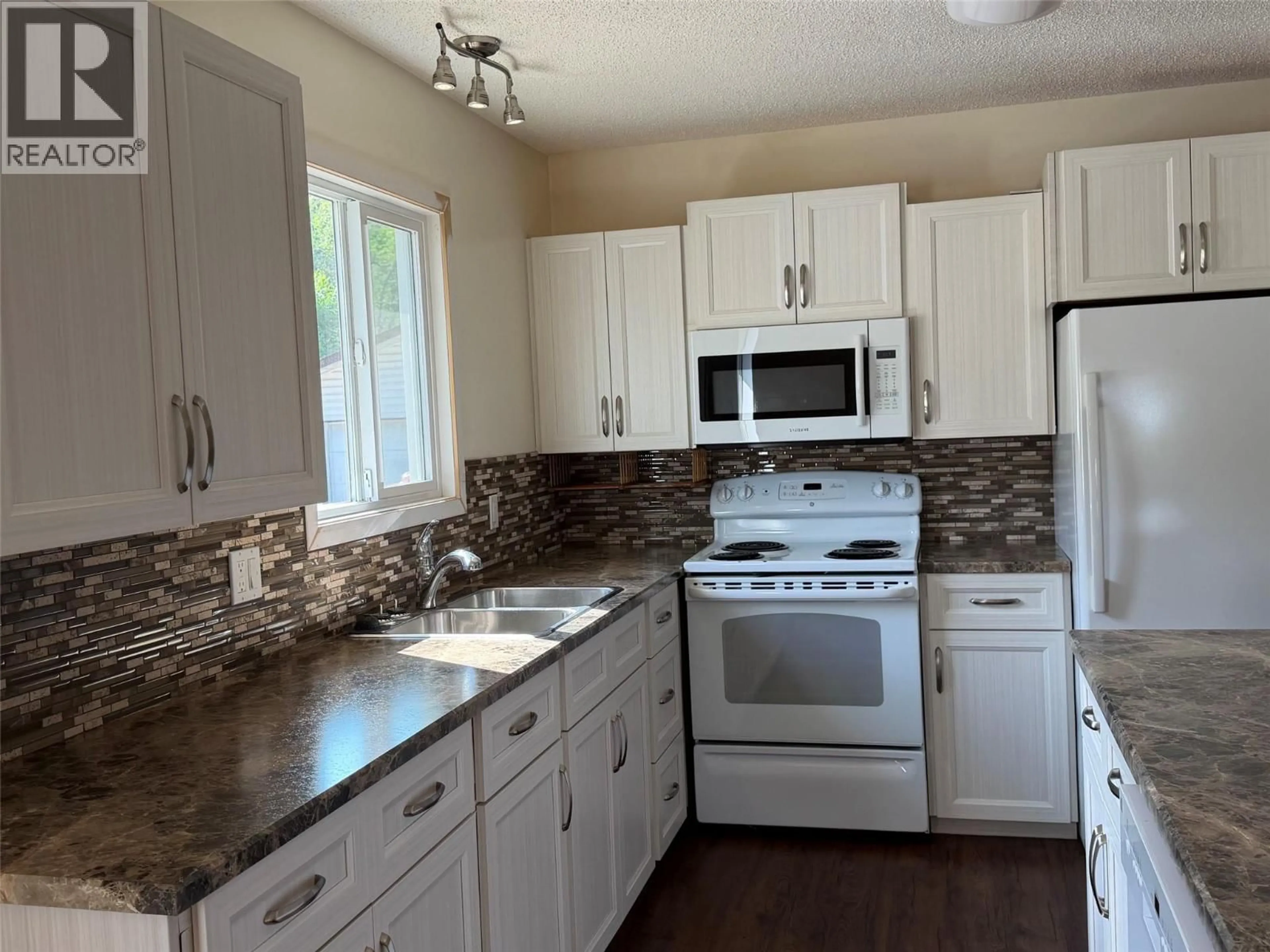 Standard kitchen, unknown for 2000 HOLLYWOOD ROAD SOUTH, Kelowna British Columbia V1X4P6