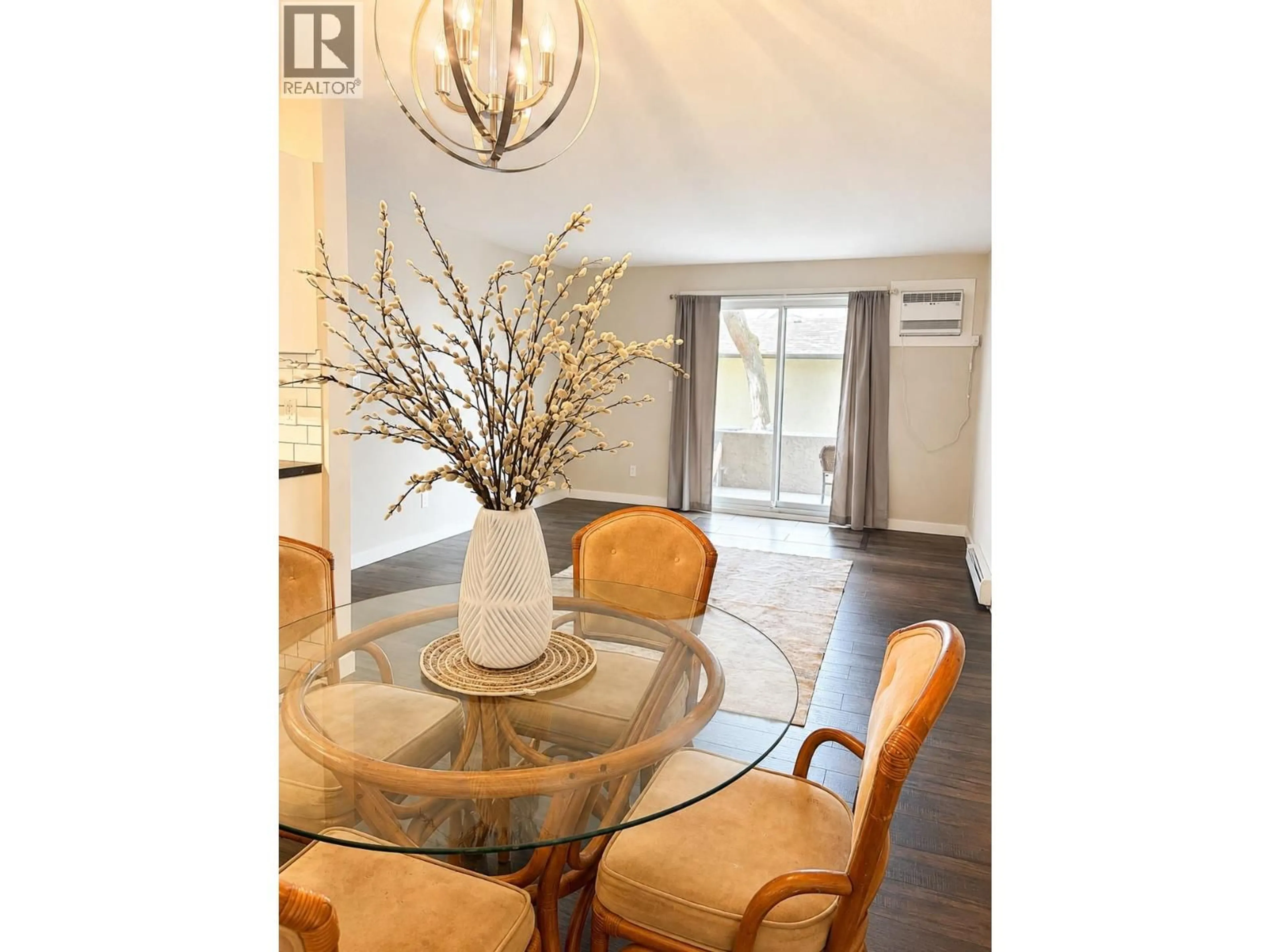 Dining room, wood/laminate floor for 112 - 3842 GORDON DRIVE, Kelowna British Columbia V1W3G4