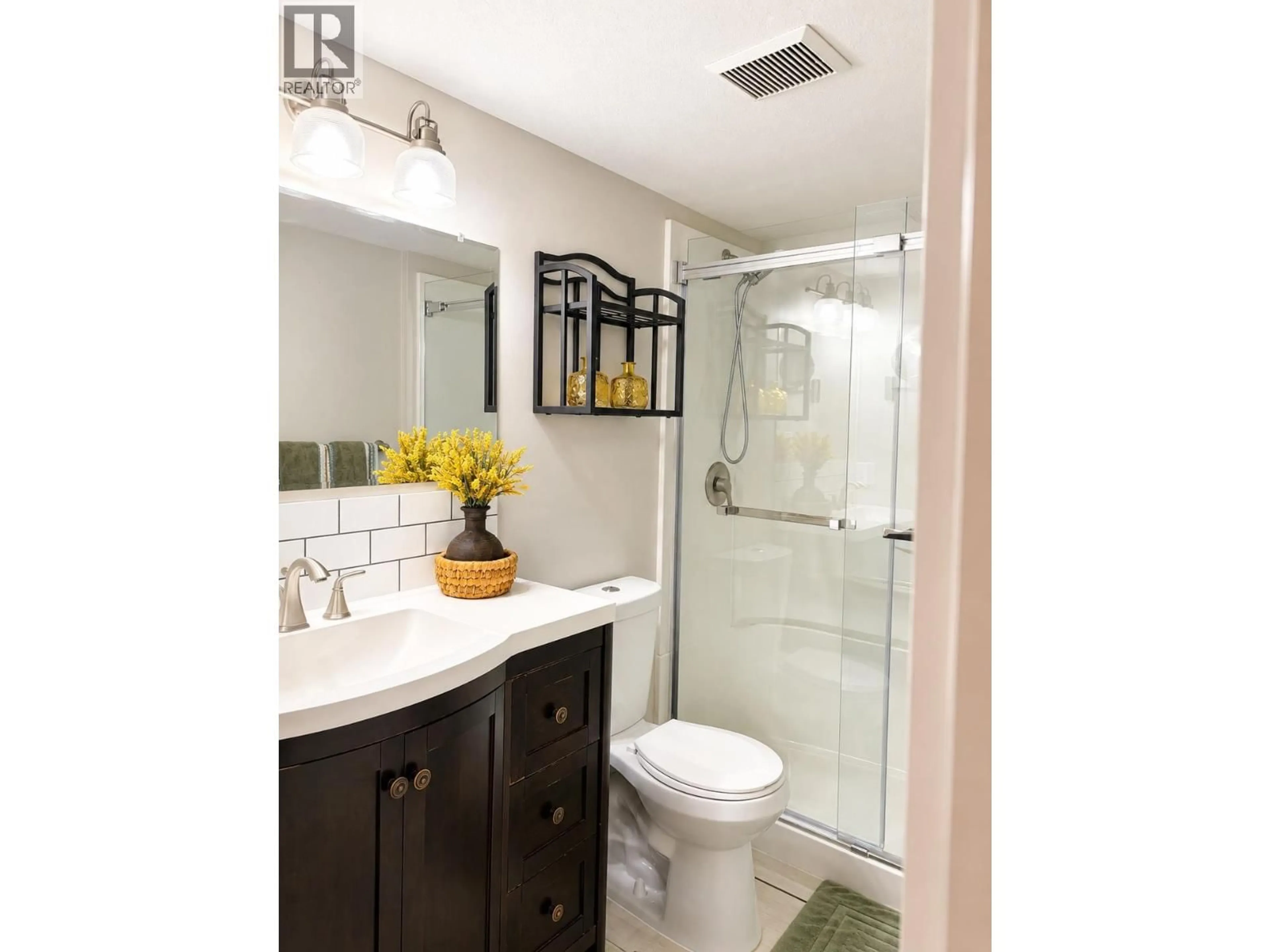 Contemporary bathroom, ceramic/tile floor for 112 - 3842 GORDON DRIVE, Kelowna British Columbia V1W3G4
