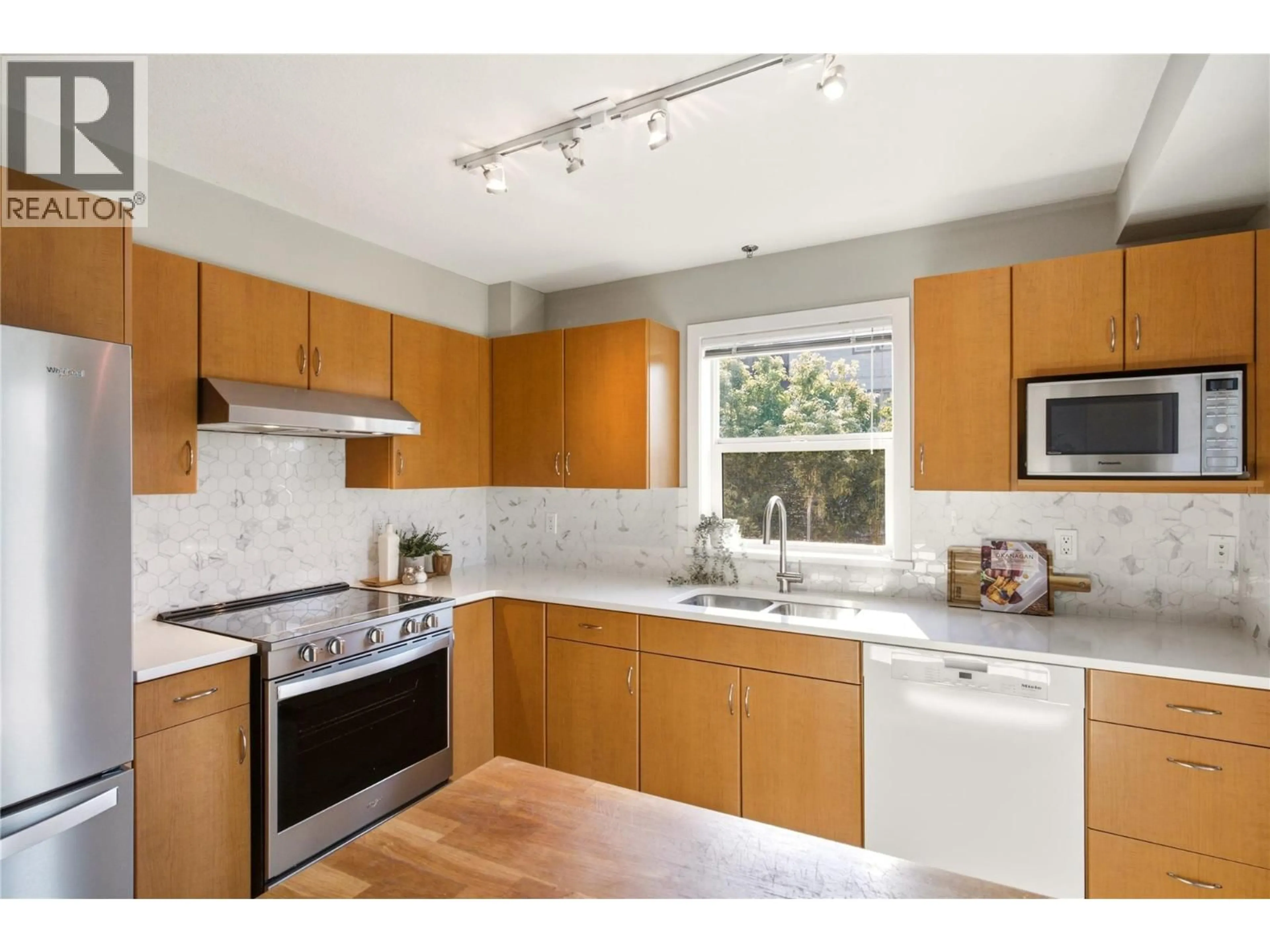 Standard kitchen, unknown for 215 - 563 YATES ROAD, Kelowna British Columbia V1V2V3