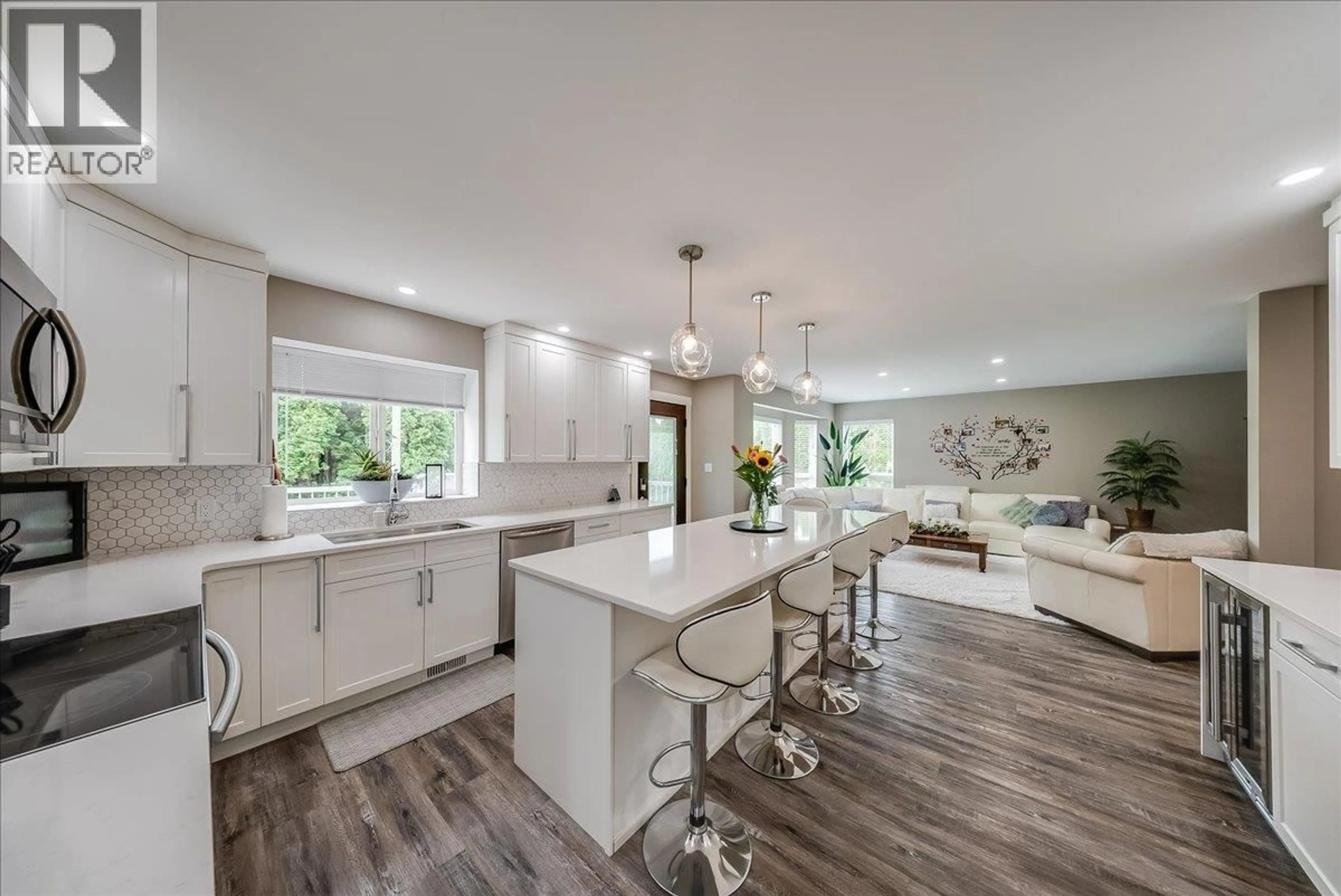 Open concept kitchen, unknown for 1021 BRIDGEVIEW CRESCENT, Castlegar British Columbia V1N4K9