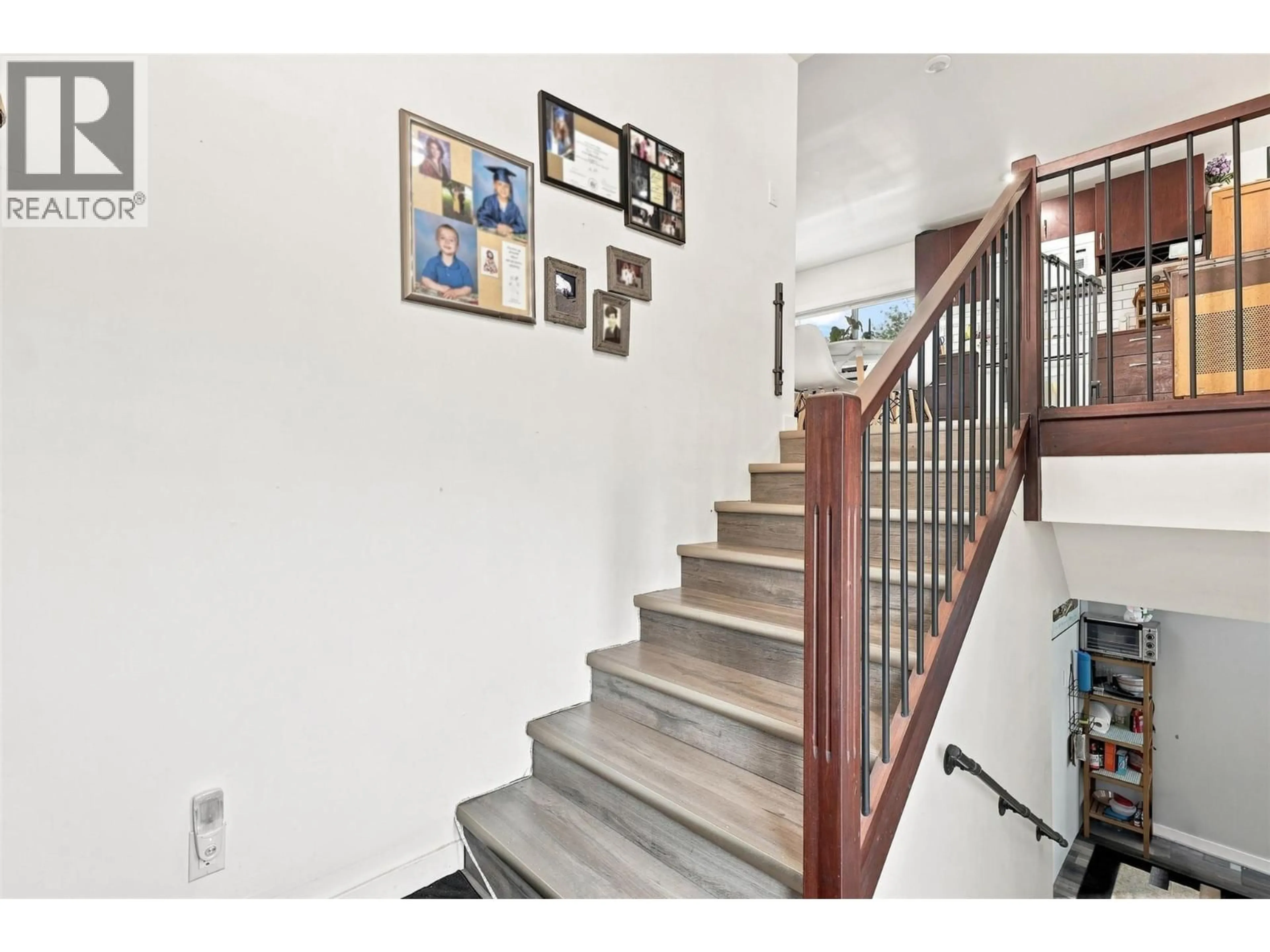 Stairs for 7 - 159 ZIRNHELT ROAD, Kamloops British Columbia V2H3B0