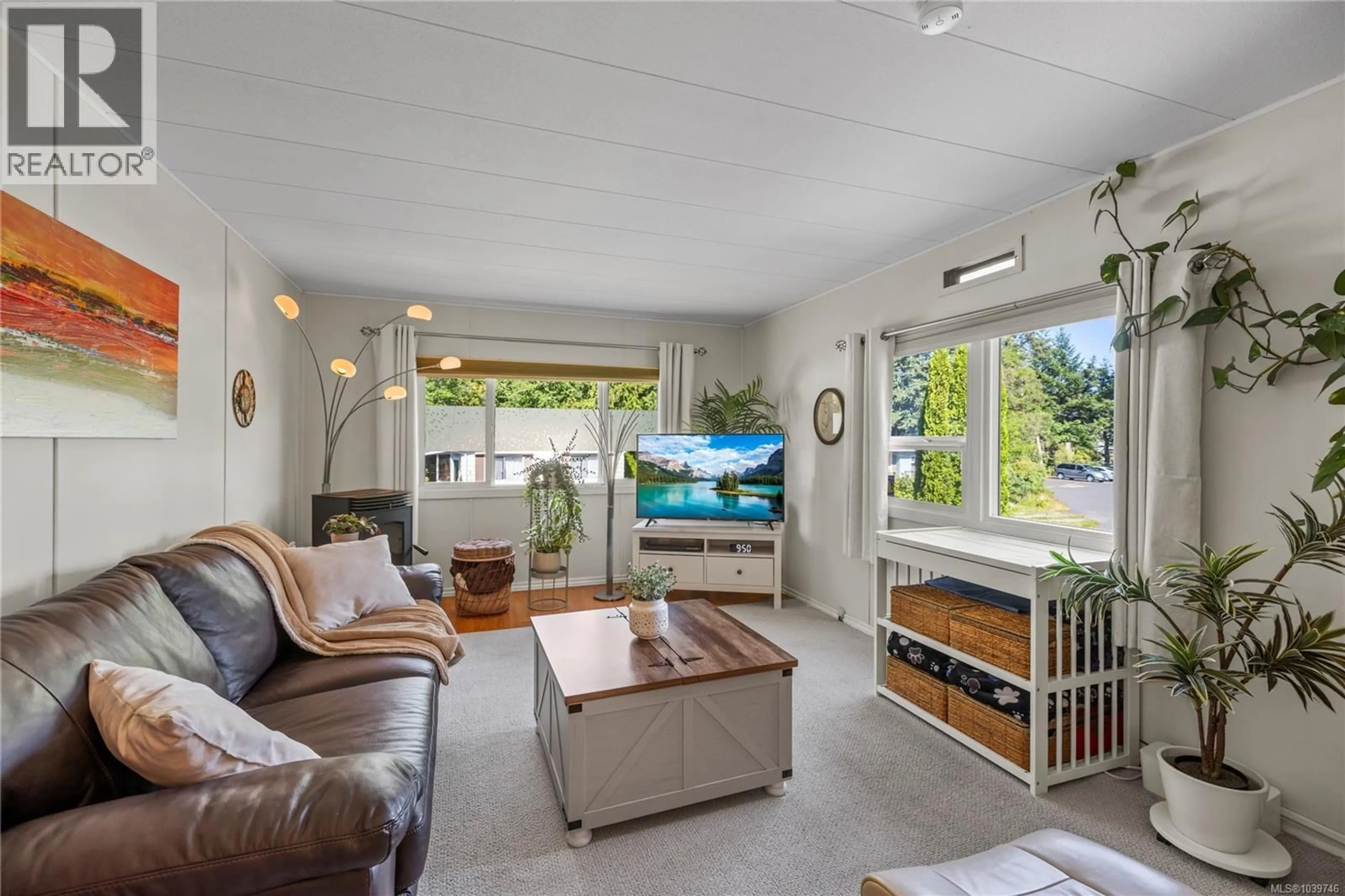 Living room with furniture, unknown for 17 - 61 TWELFTH STREET, Nanaimo British Columbia V9R6L2