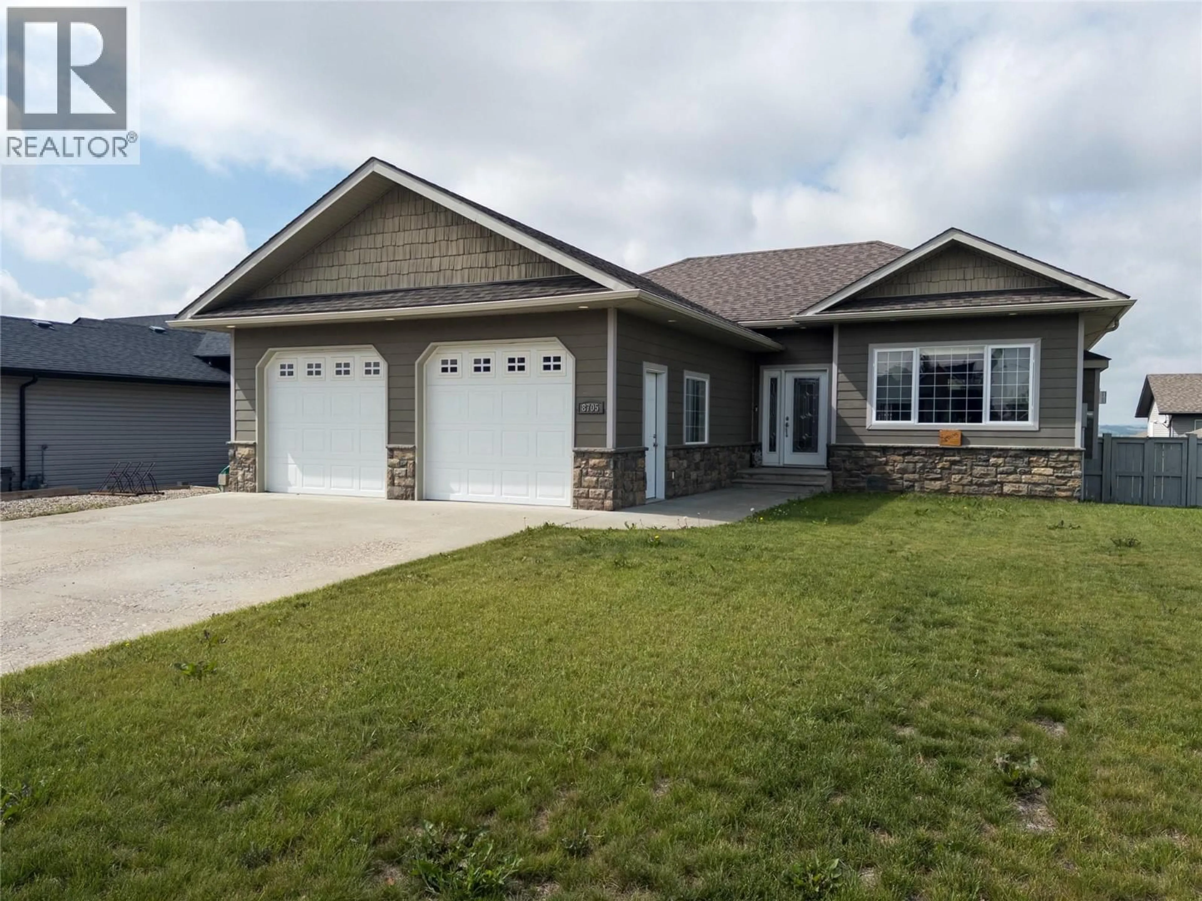 Home with vinyl exterior material, street for 8705 18 STREET, Dawson Creek British Columbia V1G0B3