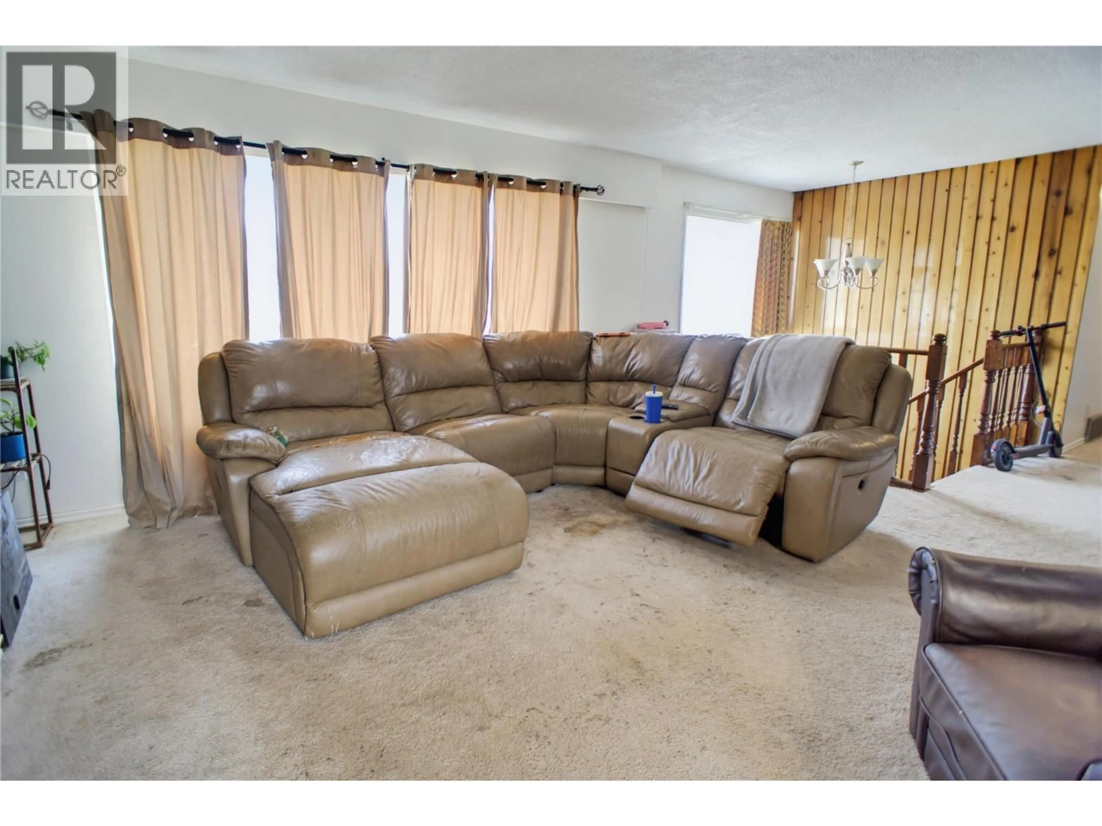 Living room with furniture, unknown for 262 HOLLY AVENUE, Kamloops British Columbia V2B1M3
