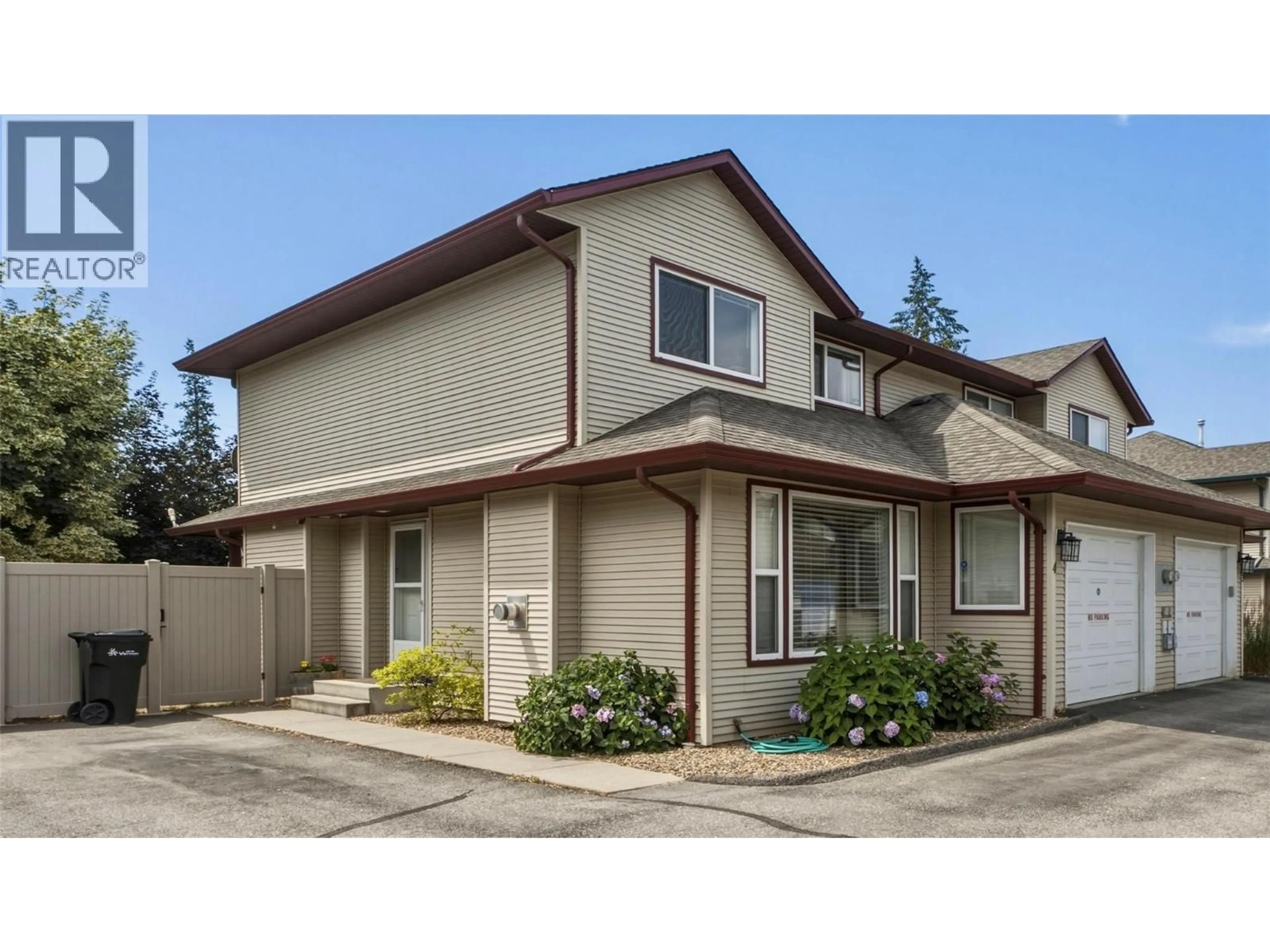 Home with vinyl exterior material, street for 4 - 4407 20TH STREET, Vernon British Columbia V1T9T9