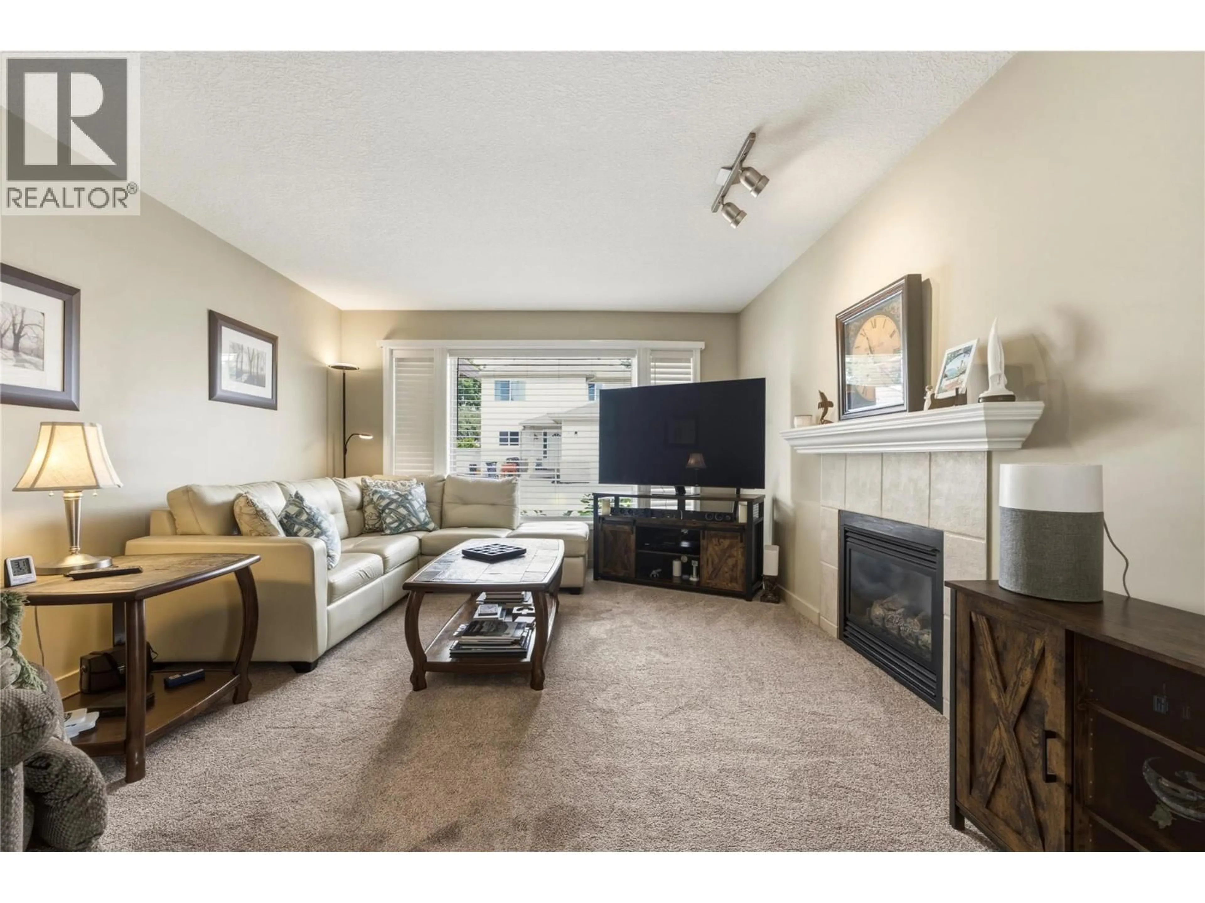 Living room with furniture, unknown for 4 - 4407 20TH STREET, Vernon British Columbia V1T9T9